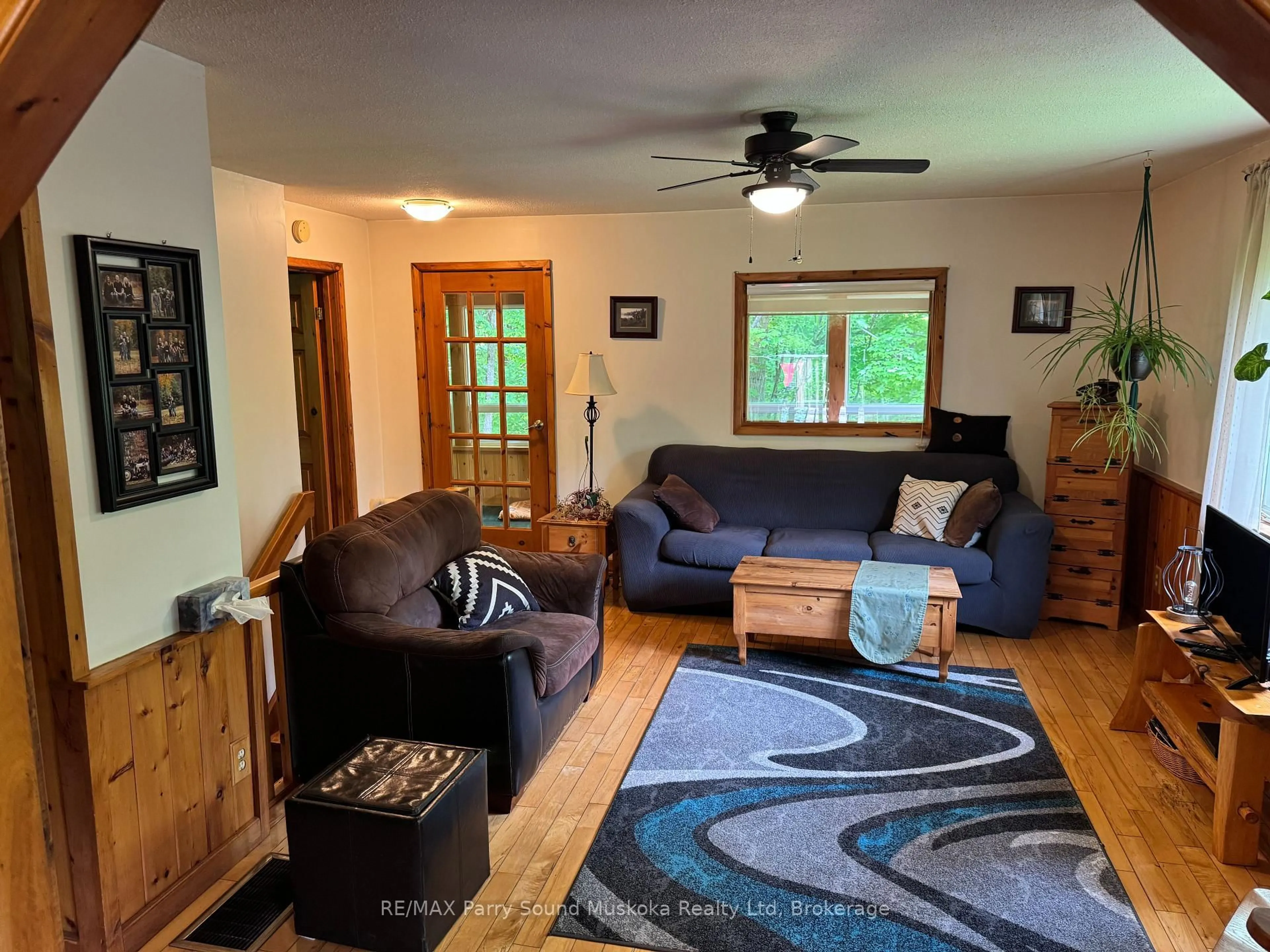 Living room with furniture, wood/laminate floor for 18 Jones Rd, McKellar Ontario P2A 0B5