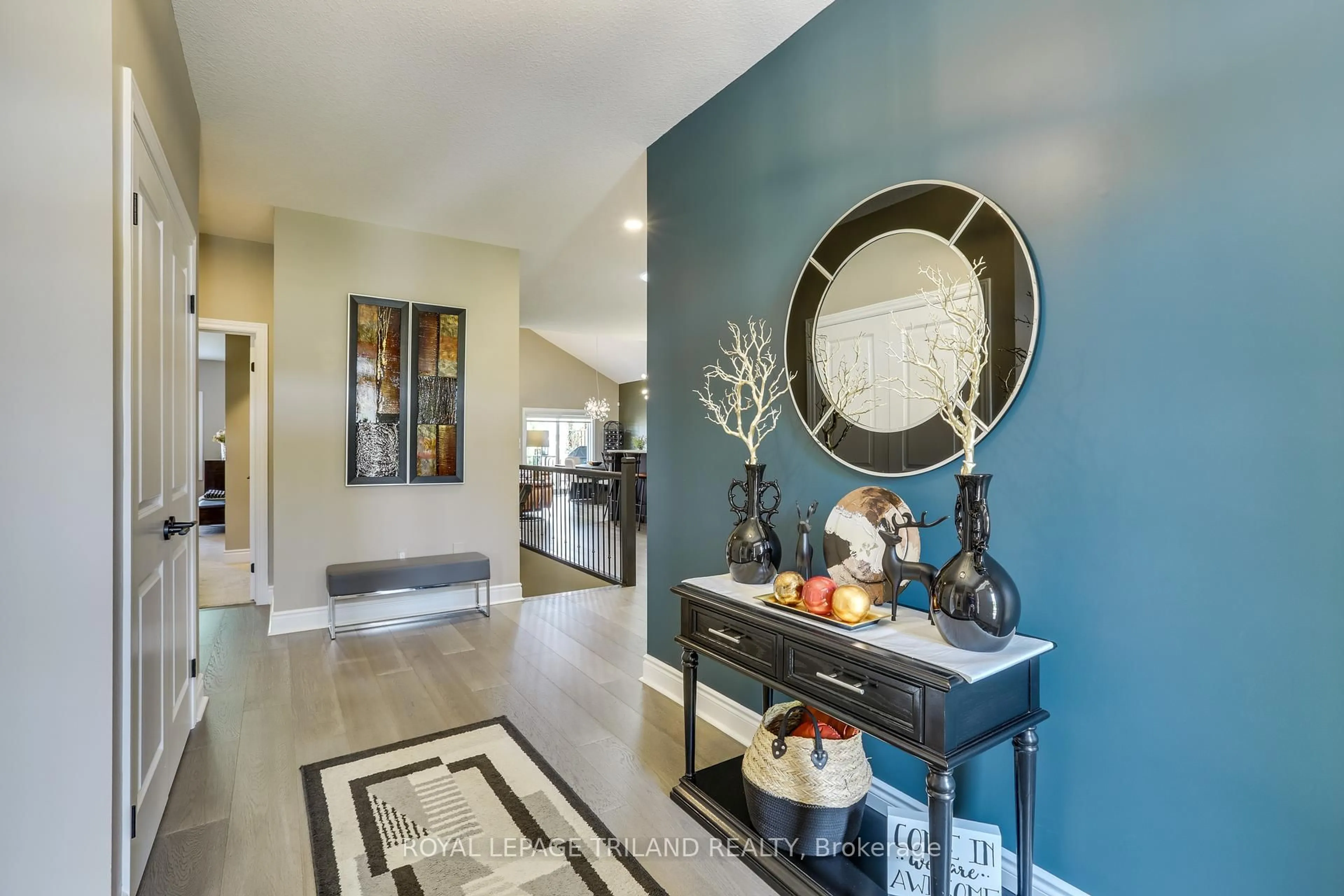 Indoor entryway for 16 Violet Crt, Middlesex Centre Ontario N0M 2A0