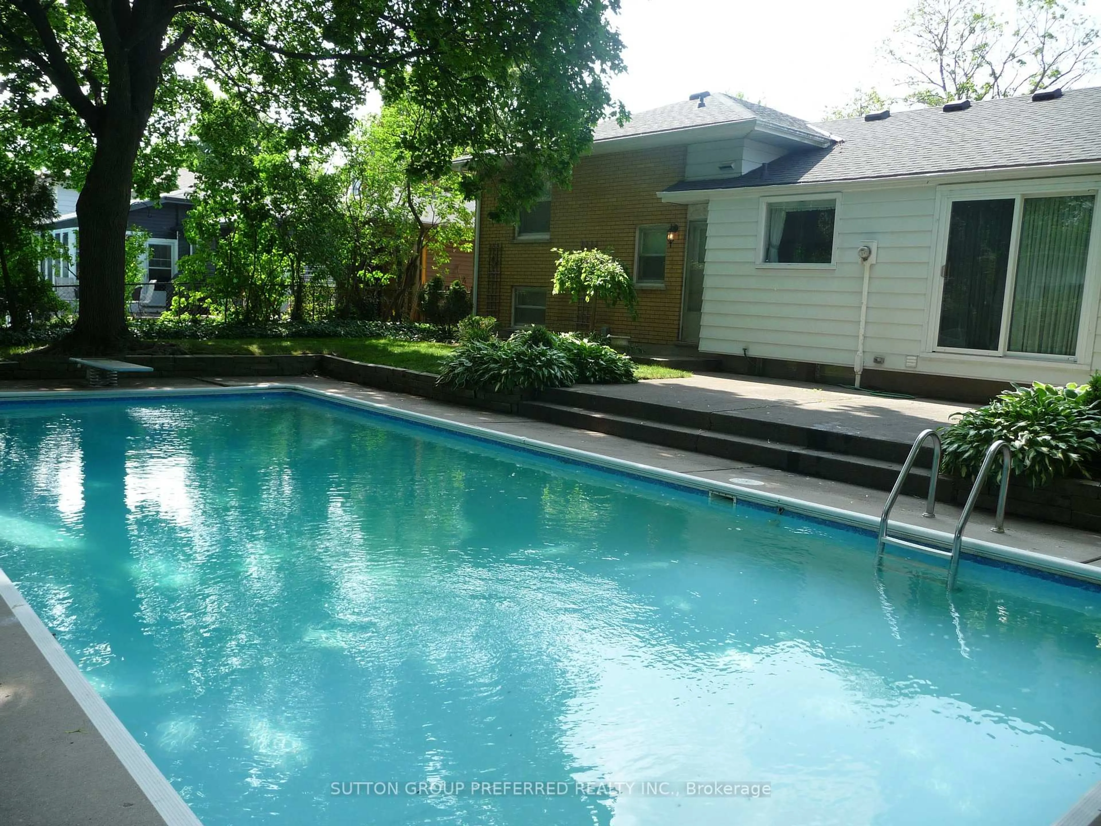 Pool for 948 Dalkeith Ave, London North Ontario N5X 1S4