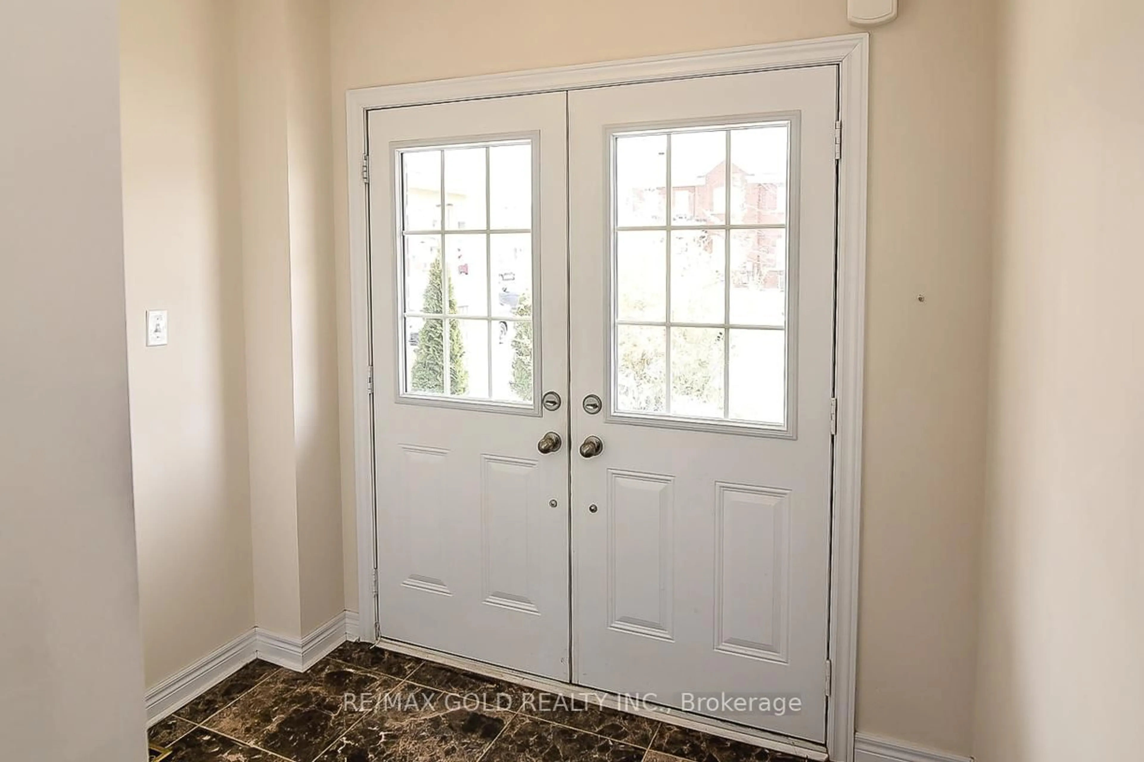 Indoor entryway for 6 Keith Cres, Niagara-on-the-Lake Ontario L0S 1J0