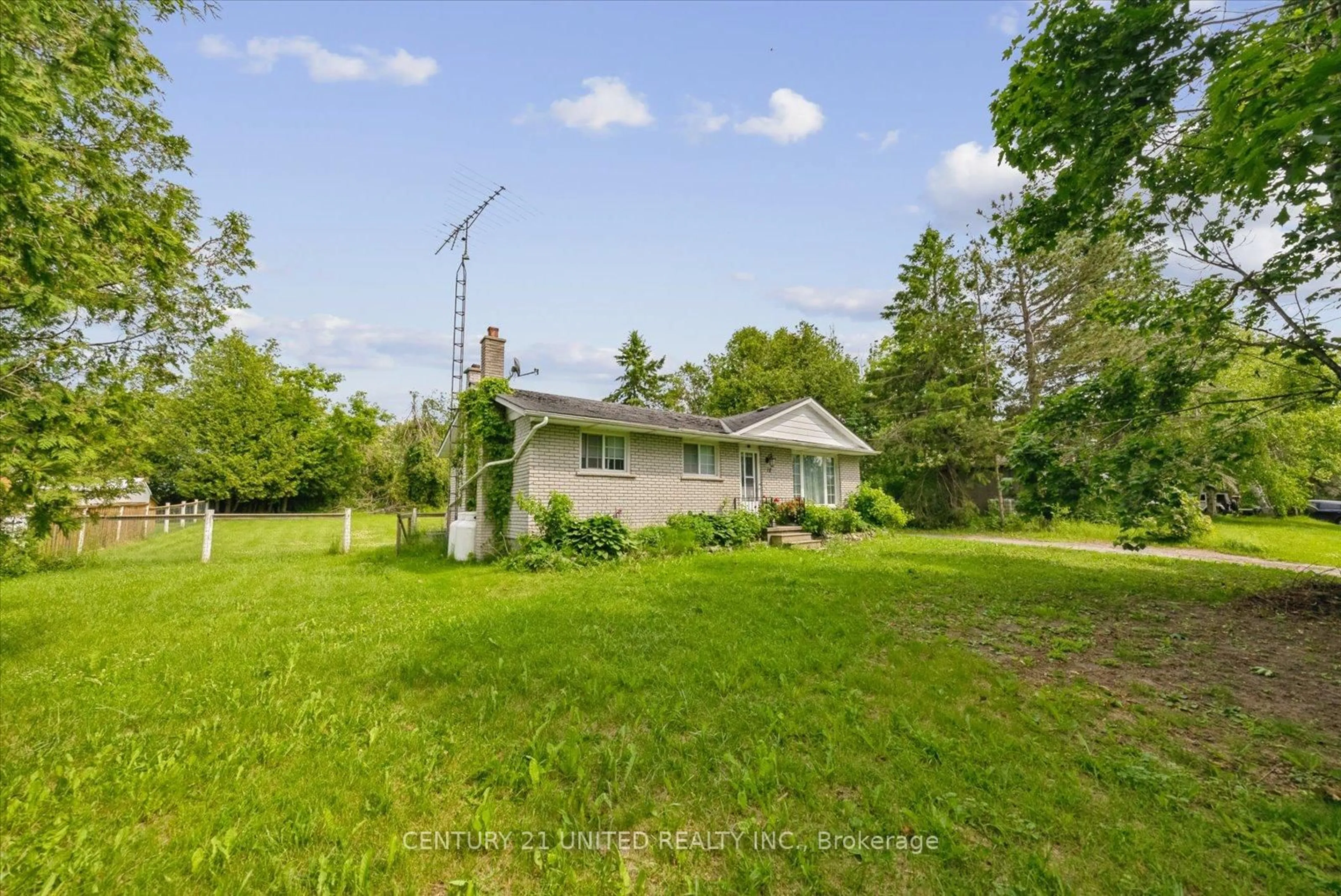 A pic from outside/outdoor area/front of a property/back of a property/a pic from drone, unknown for 18 Cedarview Dr, Kawartha Lakes Ontario K0L 2W0