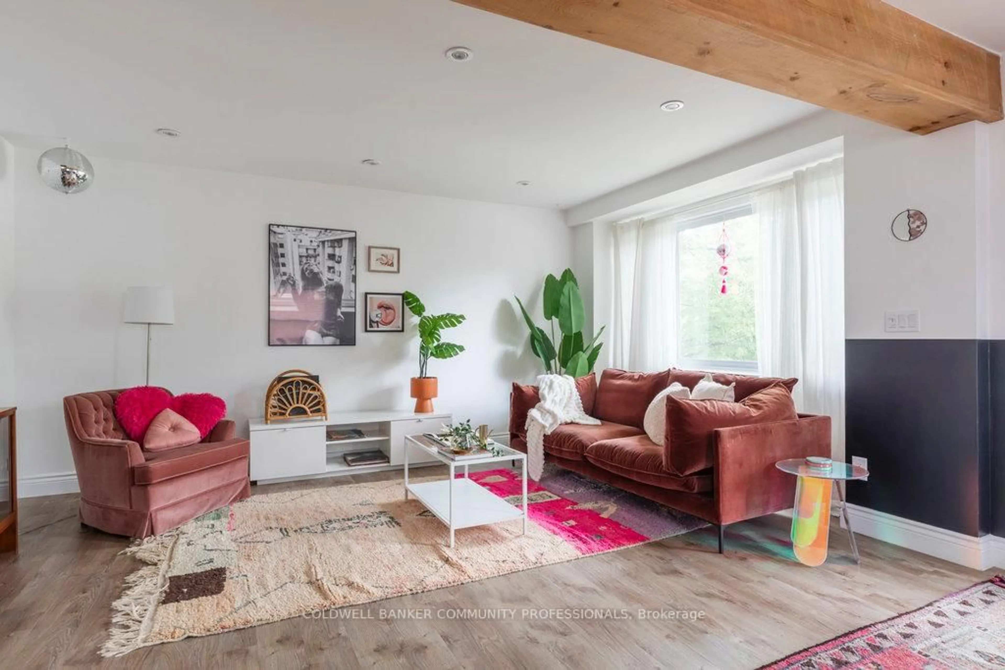 Living room with furniture, wood/laminate floor for 14 Martin Rd, Hamilton Ontario L8K 3N1