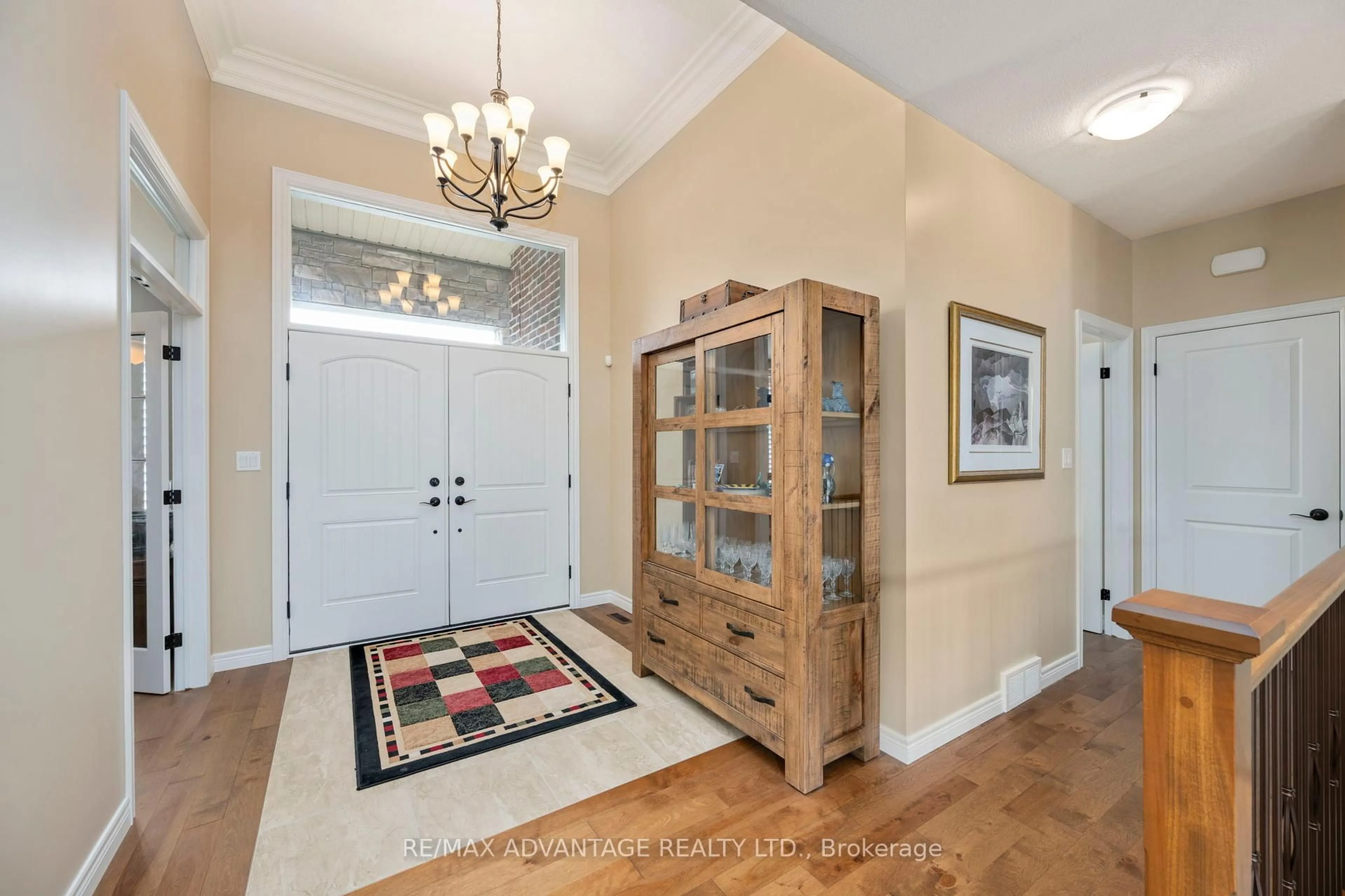 Indoor entryway for 64 Blue Heron Dr, Middlesex Centre Ontario N0M 2A0