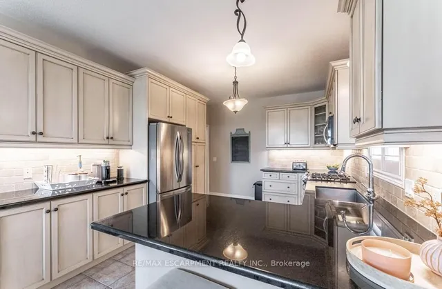 Additional property image - 127 Garinger Cres