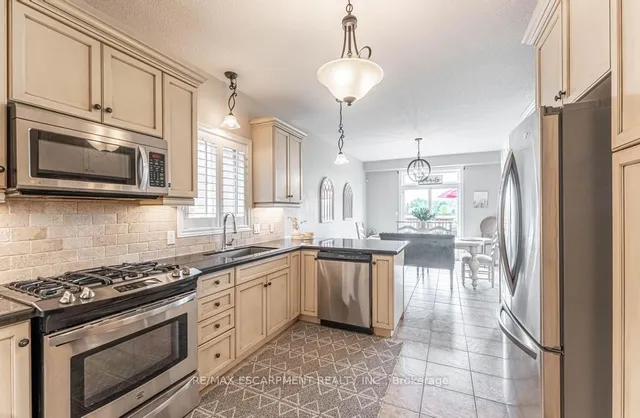 Additional property image - 127 Garinger Cres