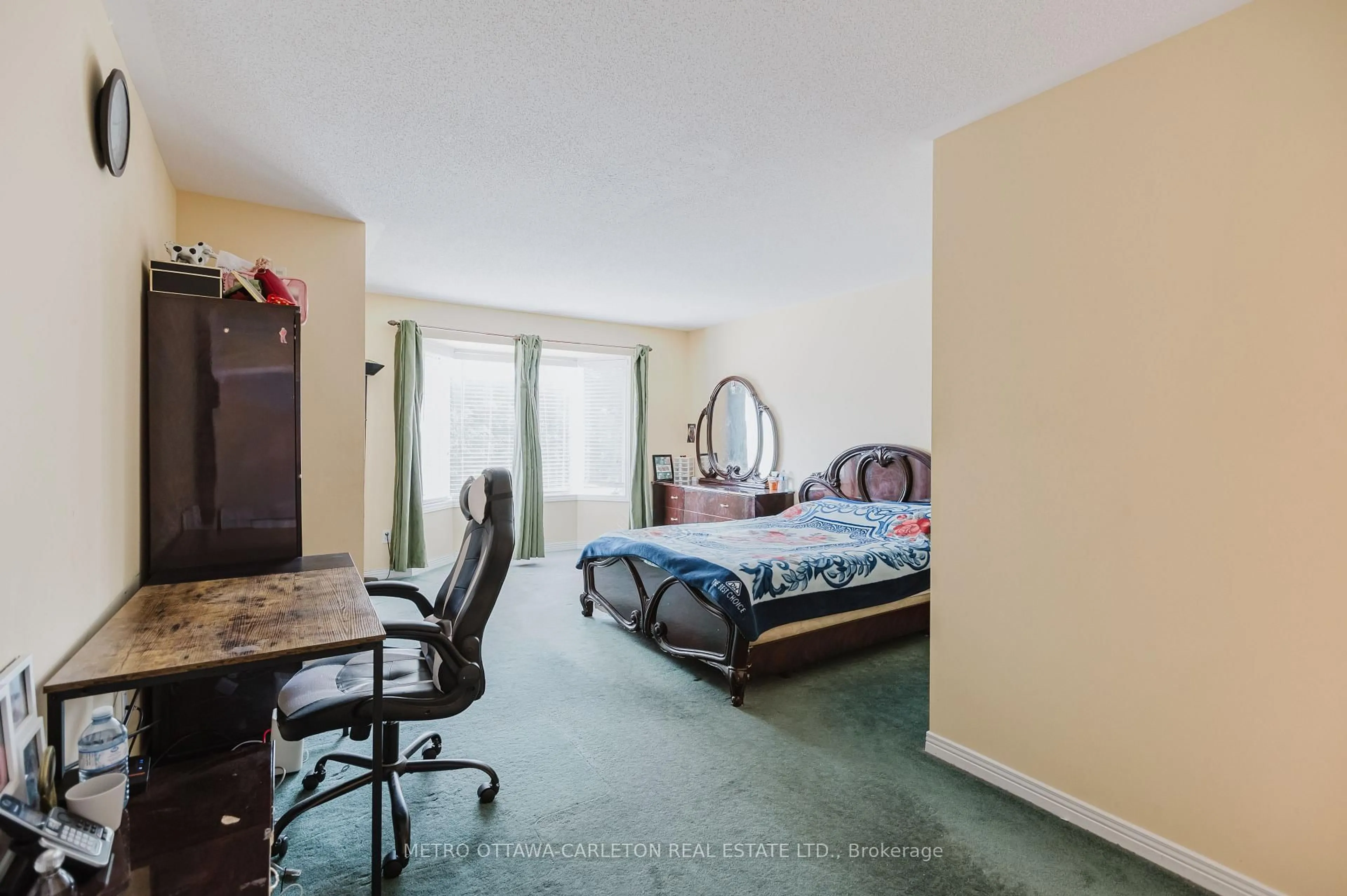A pic of a room for 28 Armagh Way, Ottawa Ontario K2J 4C3