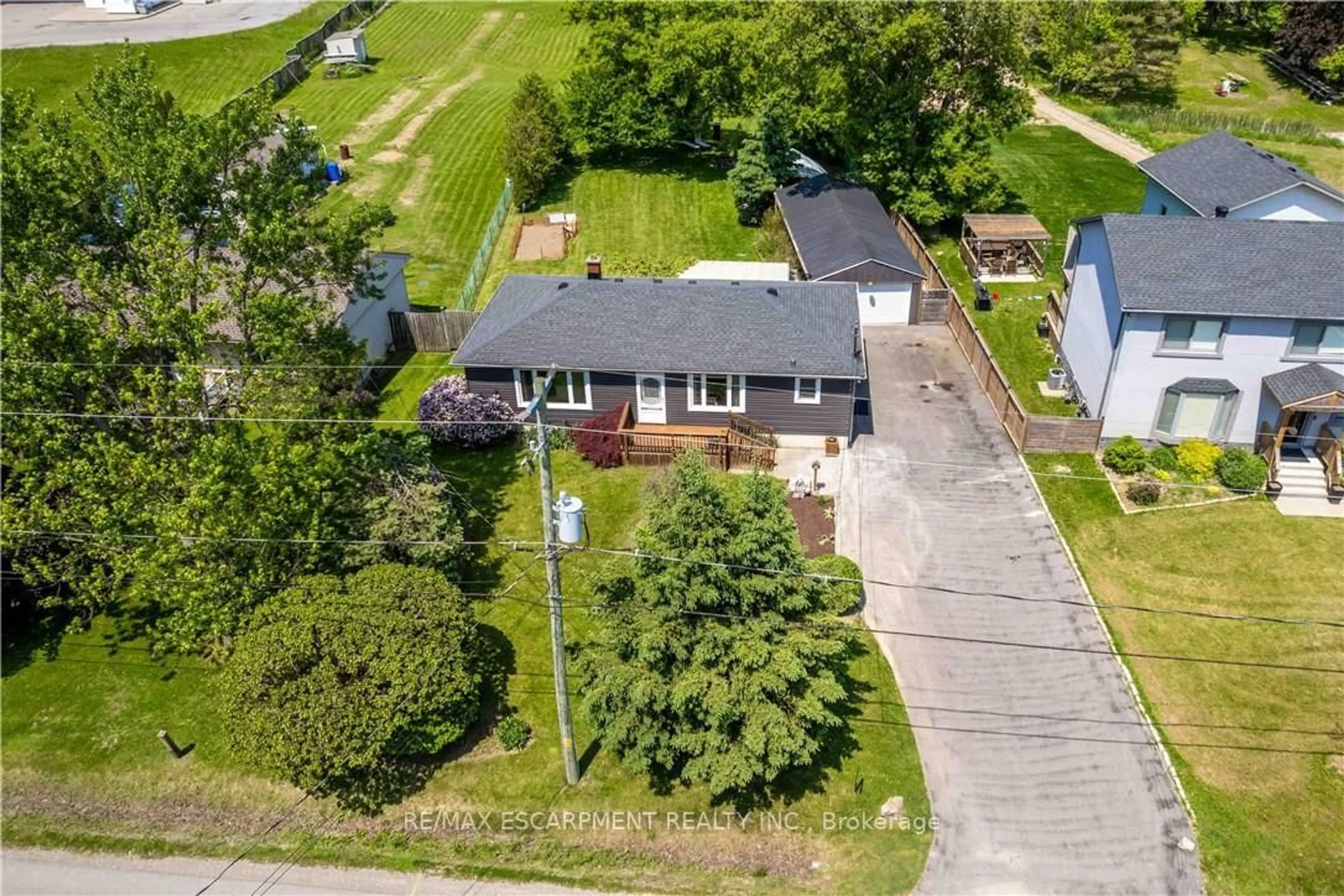 A pic from outside/outdoor area/front of a property/back of a property/a pic from drone, street for 8554 HALDIBROOK Rd, Hamilton Ontario N3W 2G8