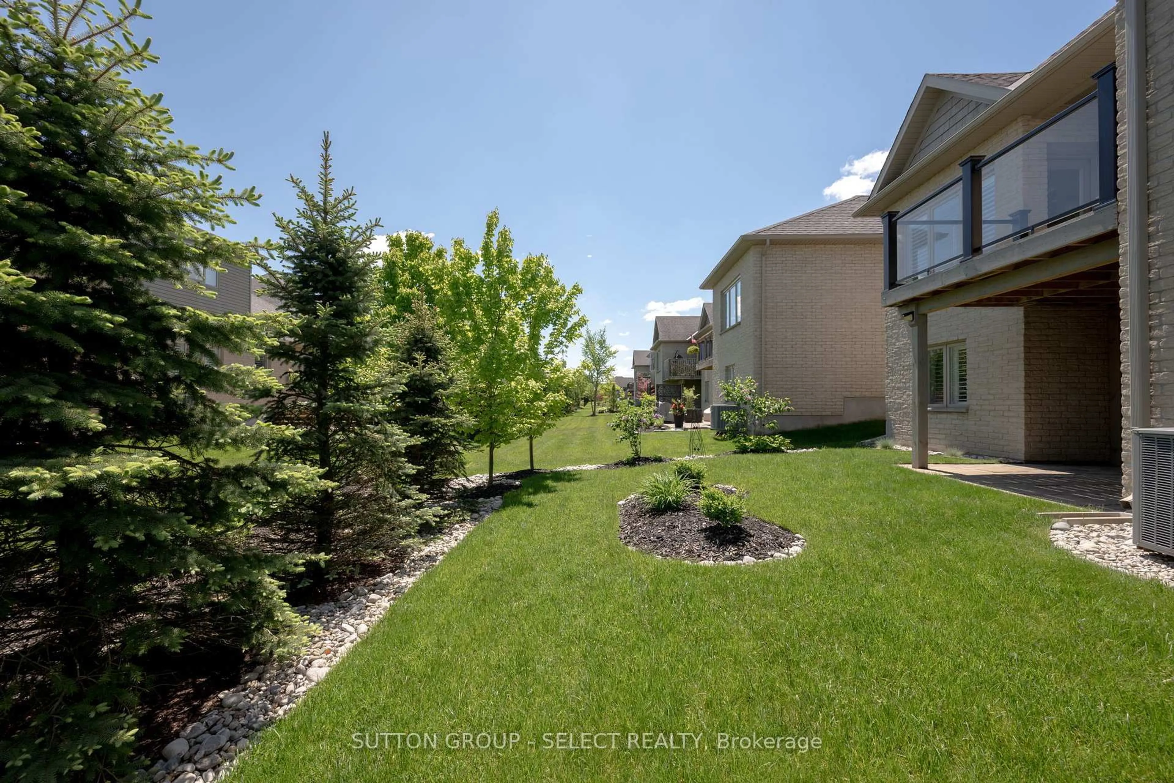Patio, street for 2081 Wallingford Ave #20, London North Ontario N6G 0K1