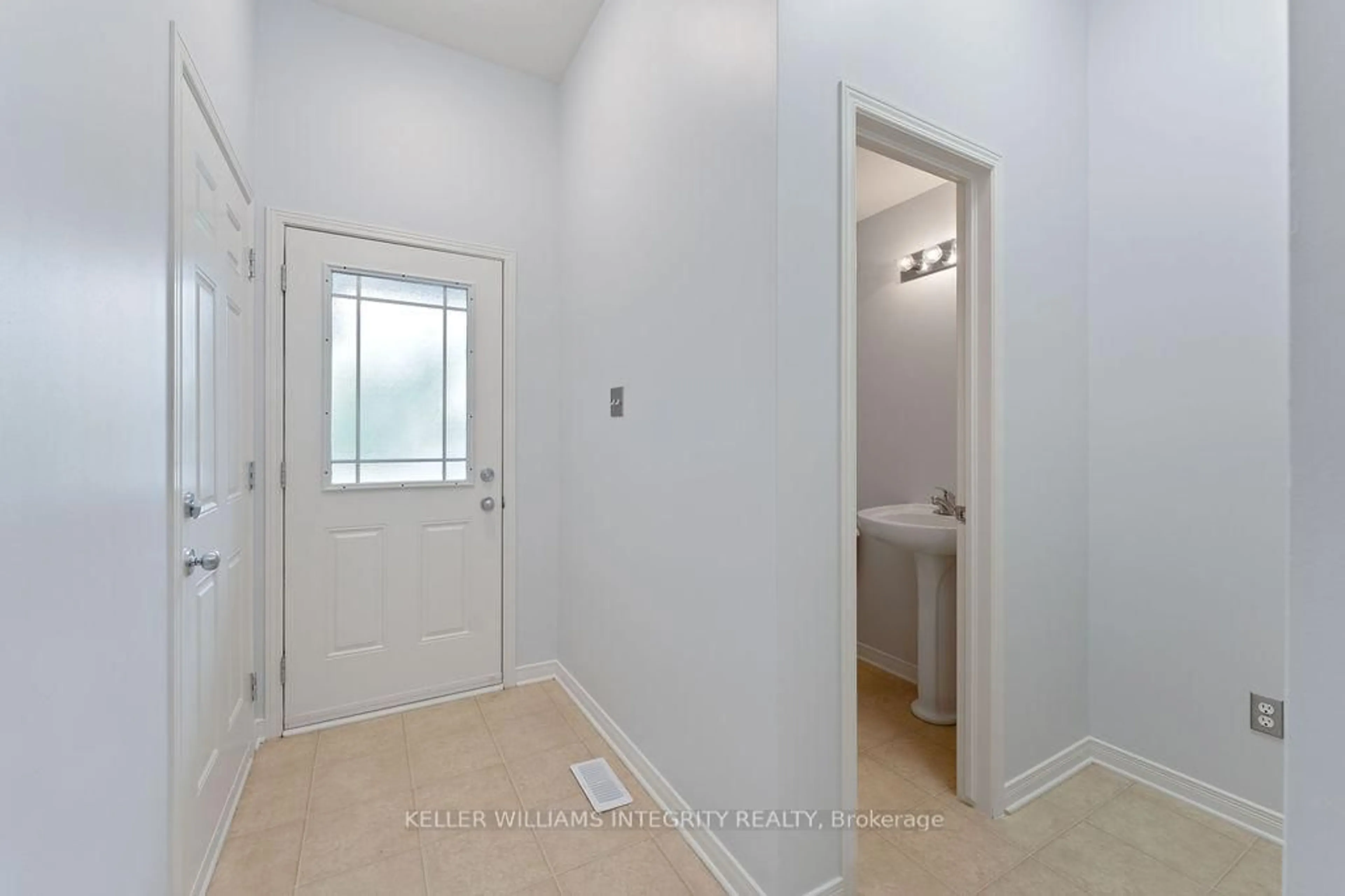 Indoor entryway for 164 Sorento St, Ottawa Ontario K2J 0B4
