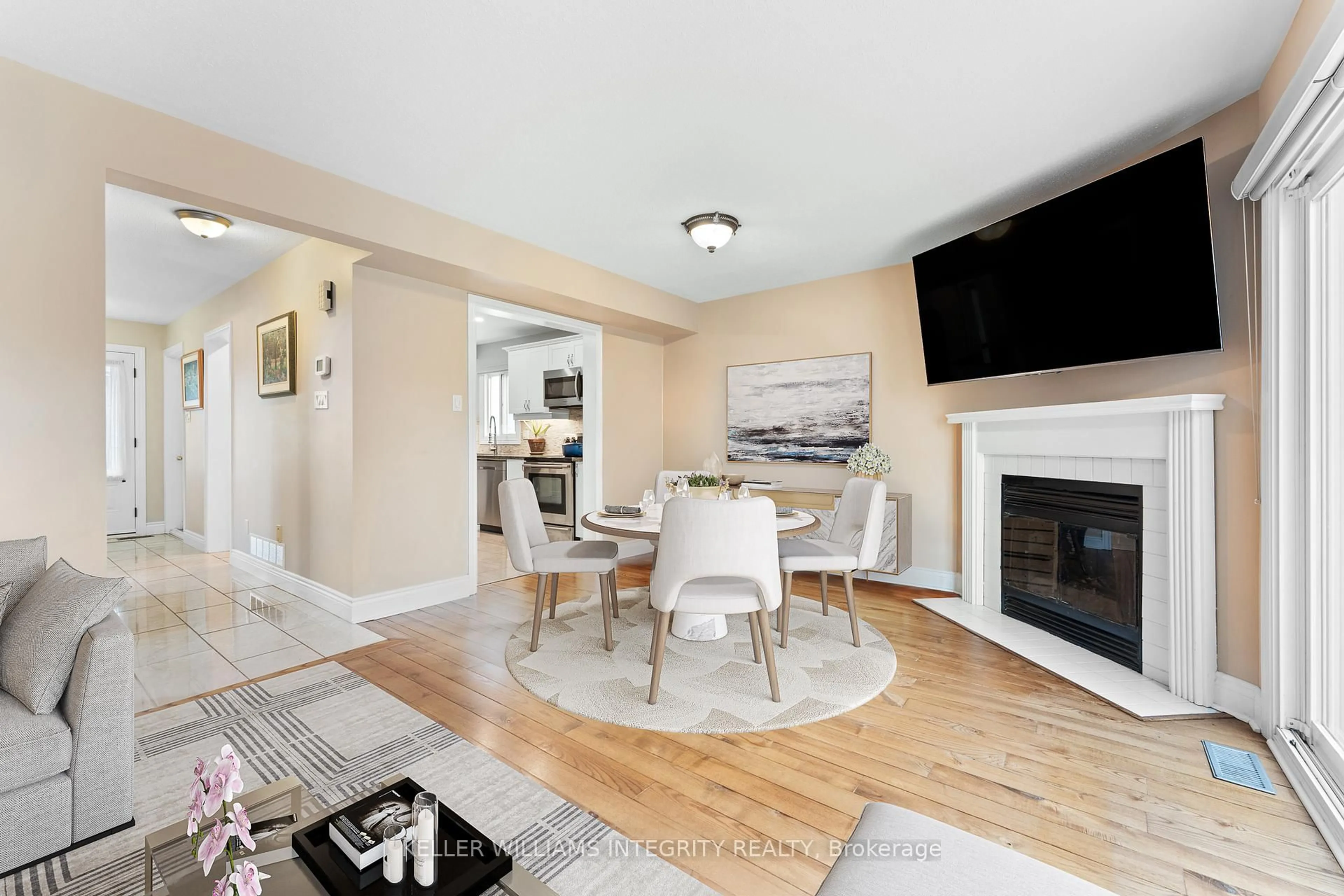 Living room with furniture, unknown for 174 Tartan Dr, Ottawa Ontario K2J 3X3