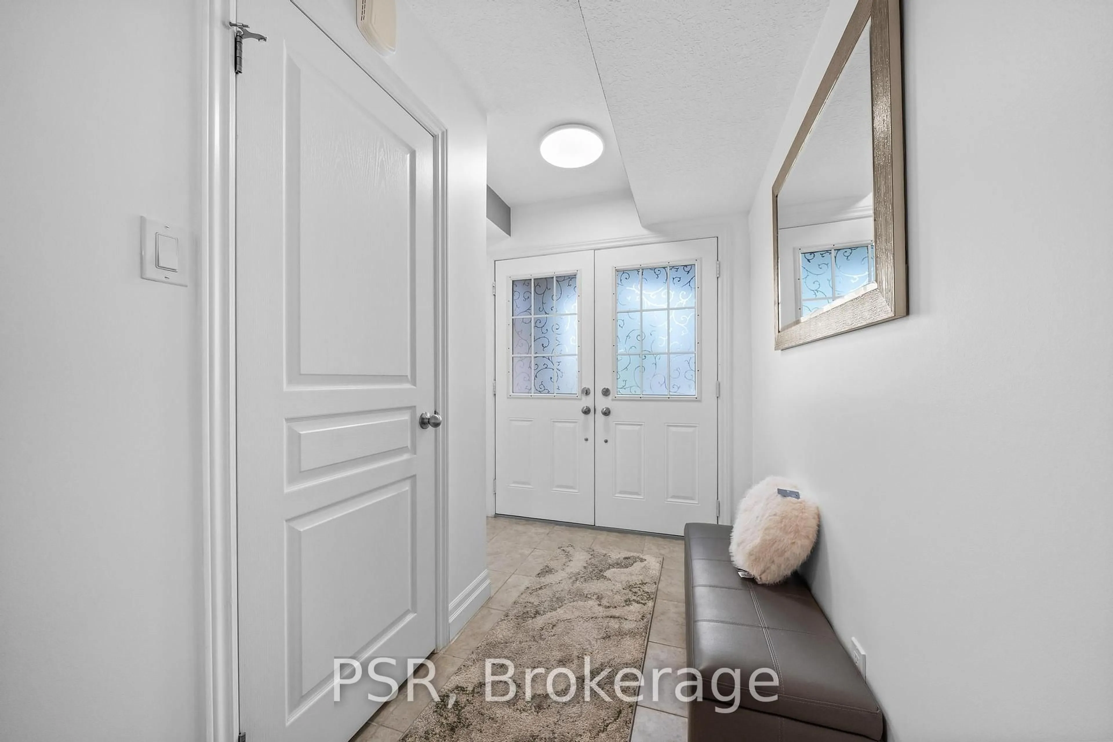 Indoor entryway for 91 Mayland Tr, Hamilton Ontario L8J 0G4