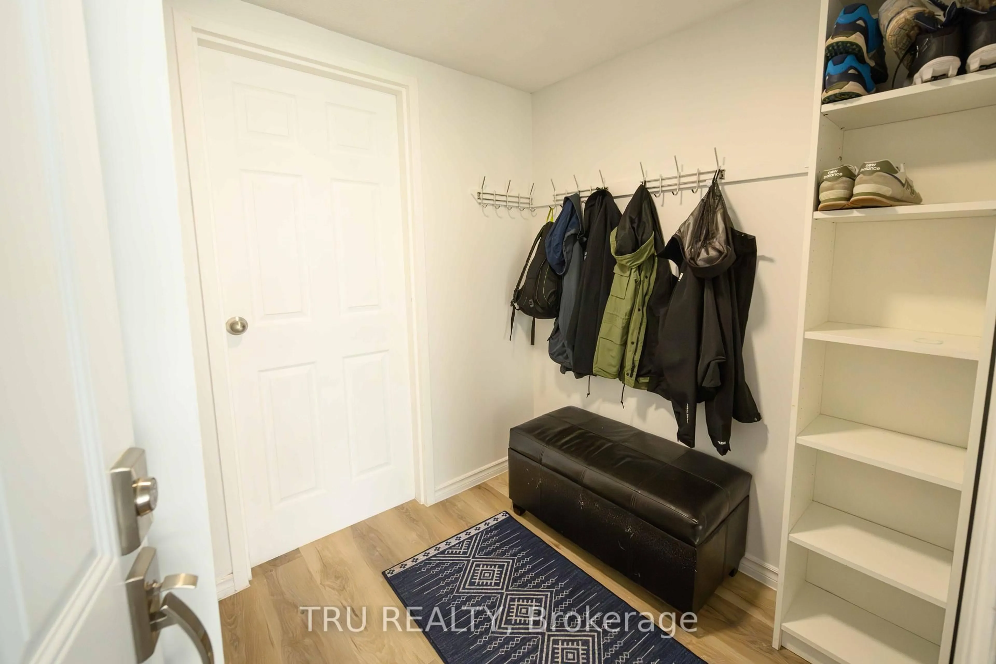 Indoor entryway for 825 Cahill Dr #152, Ottawa Ontario K1V 9N7