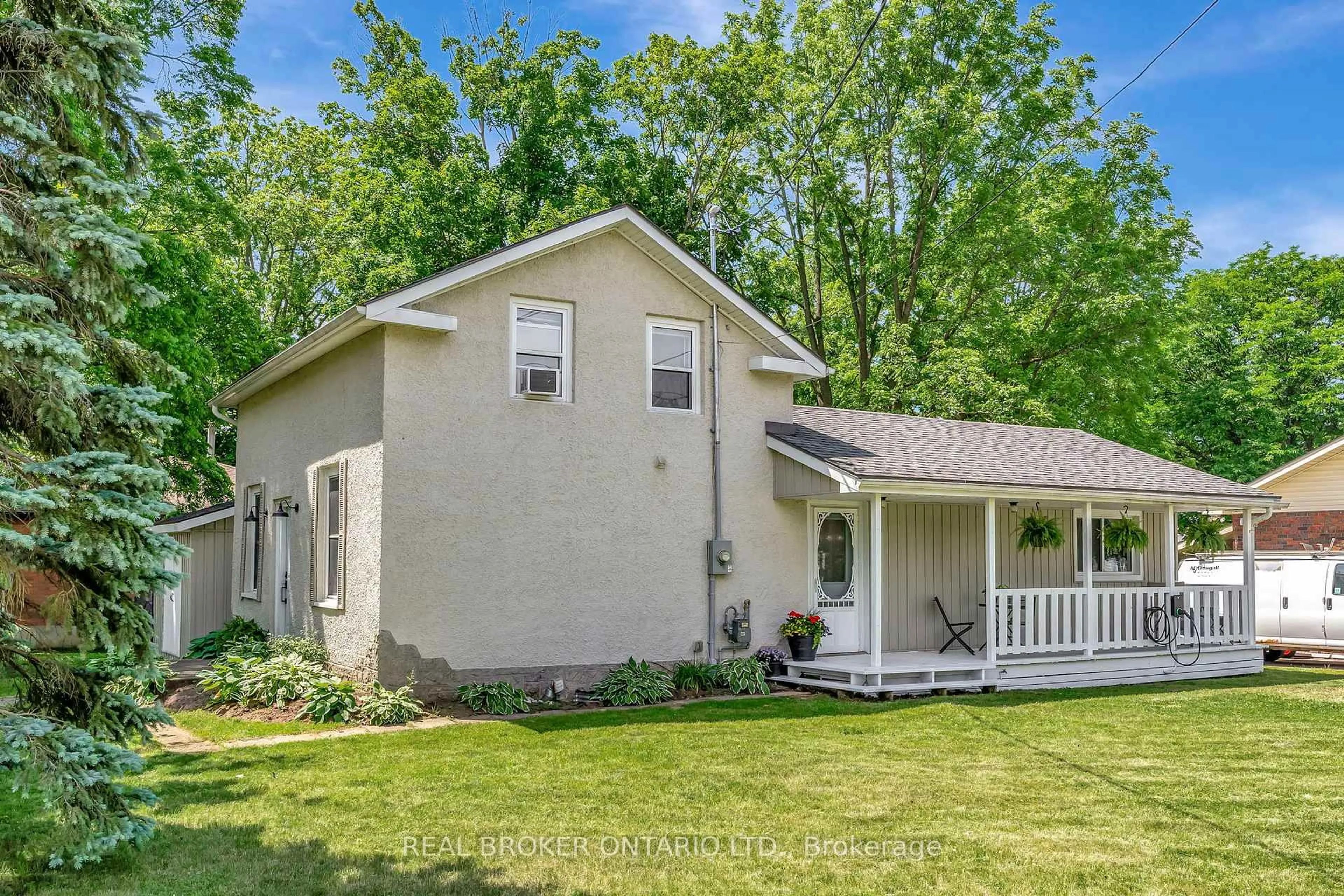 Home with vinyl exterior material, unknown for 5 Maple Ave, Brant Ontario N0E 1A0