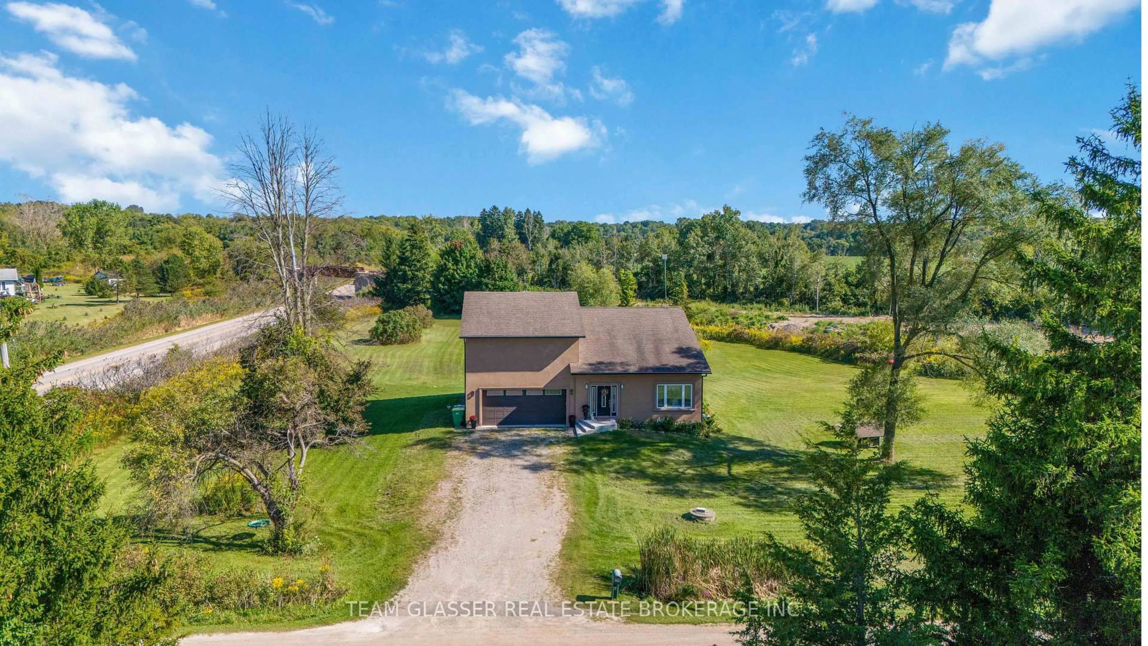 A pic from outside/outdoor area/front of a property/back of a property/a pic from drone, water/lake/river/ocean view for 6571 CARROLL Dr, Southwest Middlesex Ontario N0L 1T0