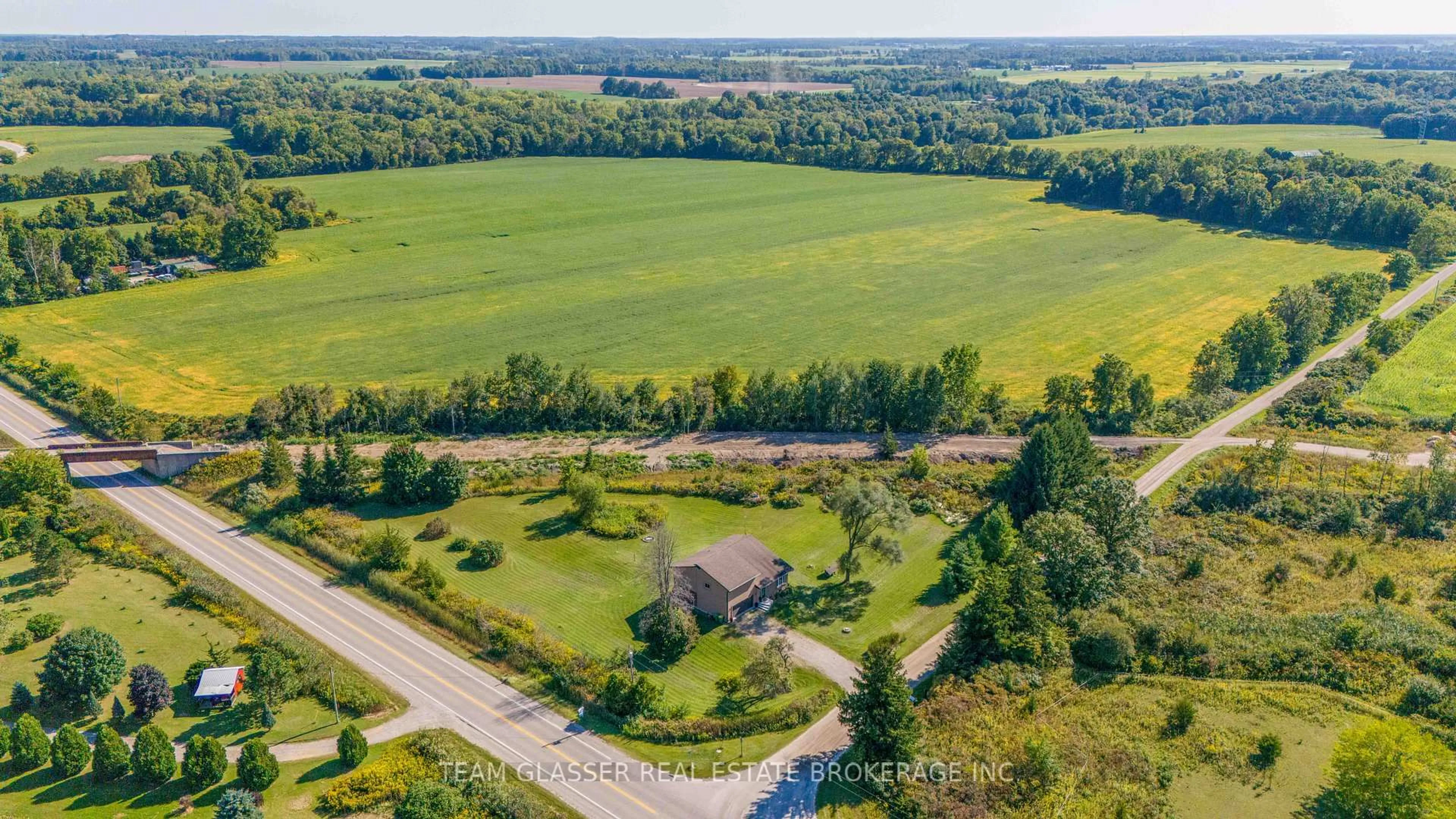 A pic from outside/outdoor area/front of a property/back of a property/a pic from drone, water/lake/river/ocean view for 6571 CARROLL Dr, Southwest Middlesex Ontario N0L 1T0