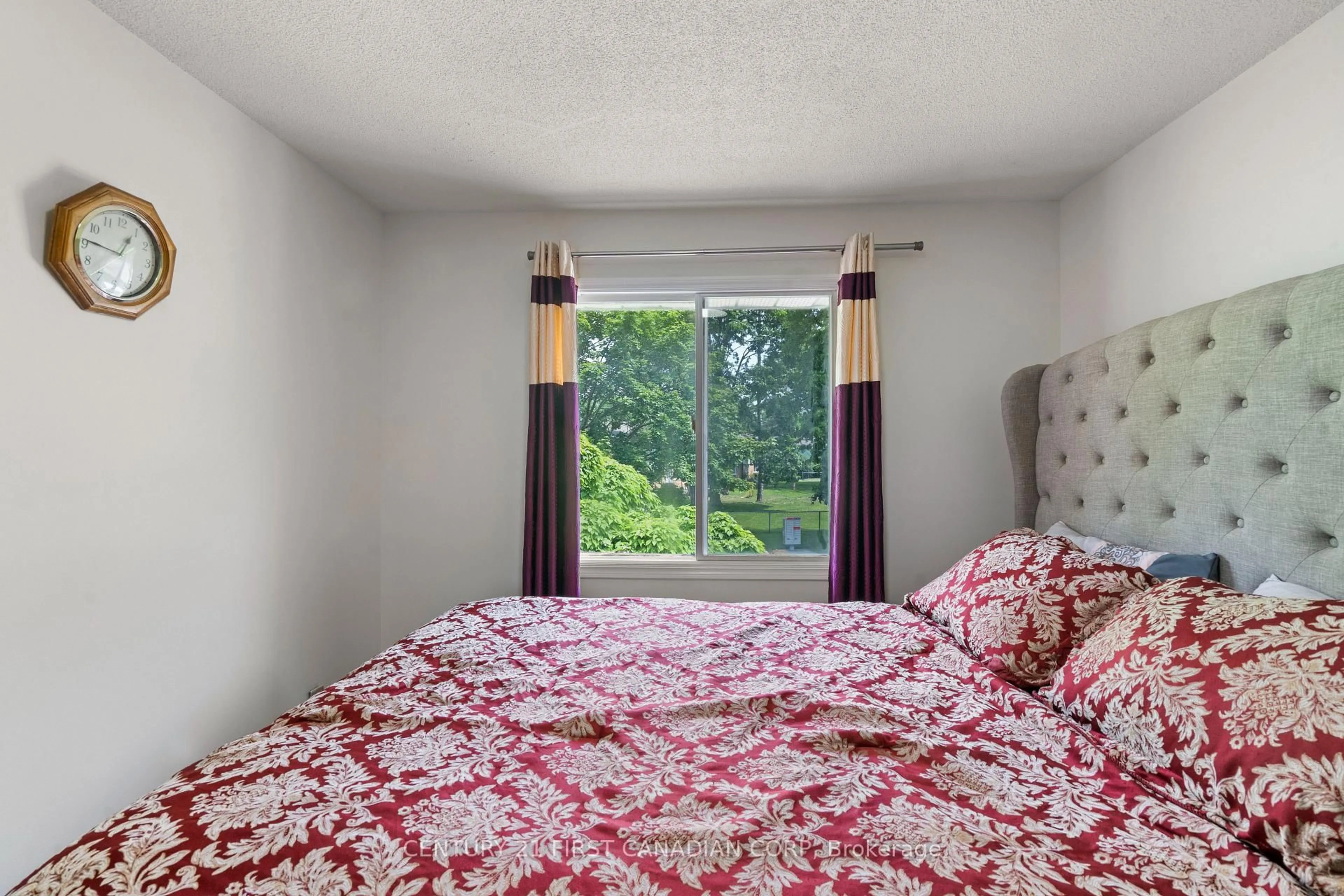 Bedroom with bed, carpet floor for 139 Kimberley Ave, London South Ontario N5Z 4Z2