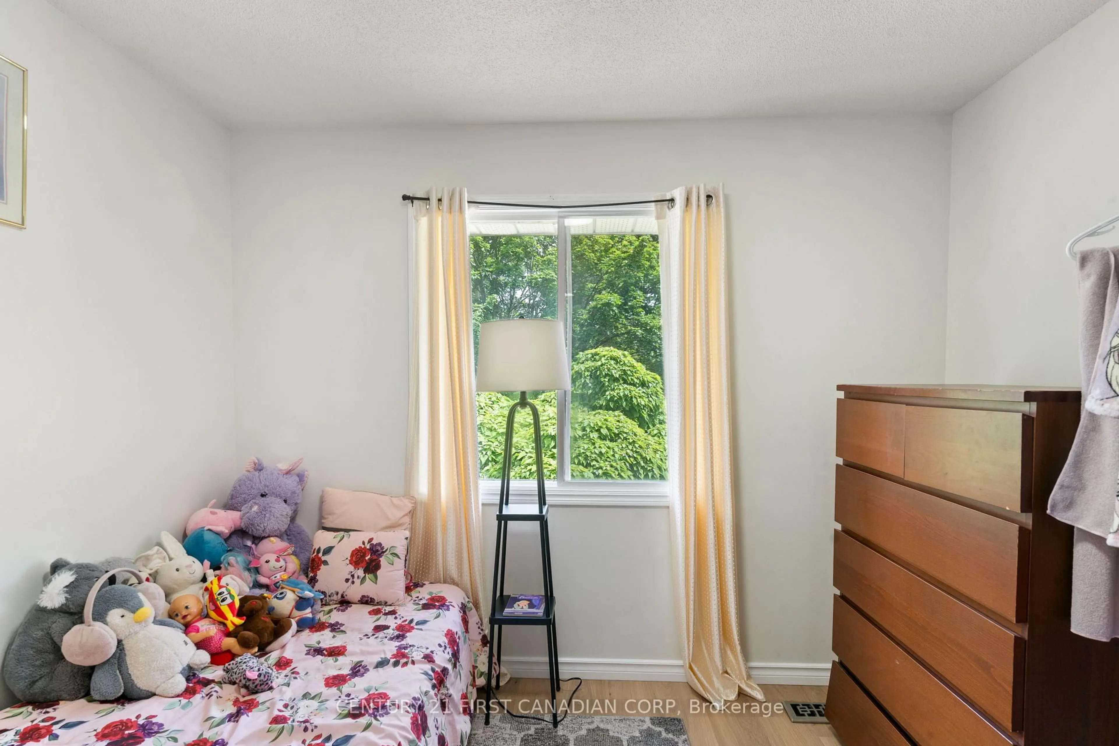 A pic of a room for 139 Kimberley Ave, London South Ontario N5Z 4Z2