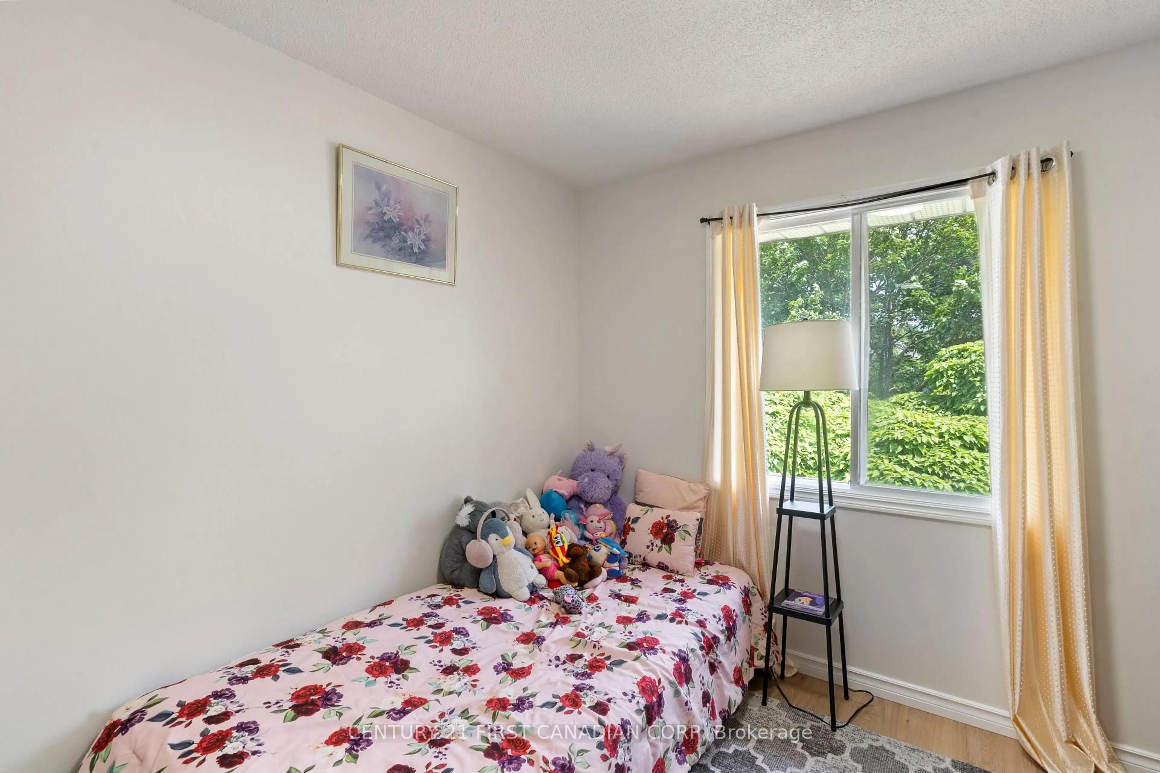 A pic of a room for 139 Kimberley Ave, London South Ontario N5Z 4Z2