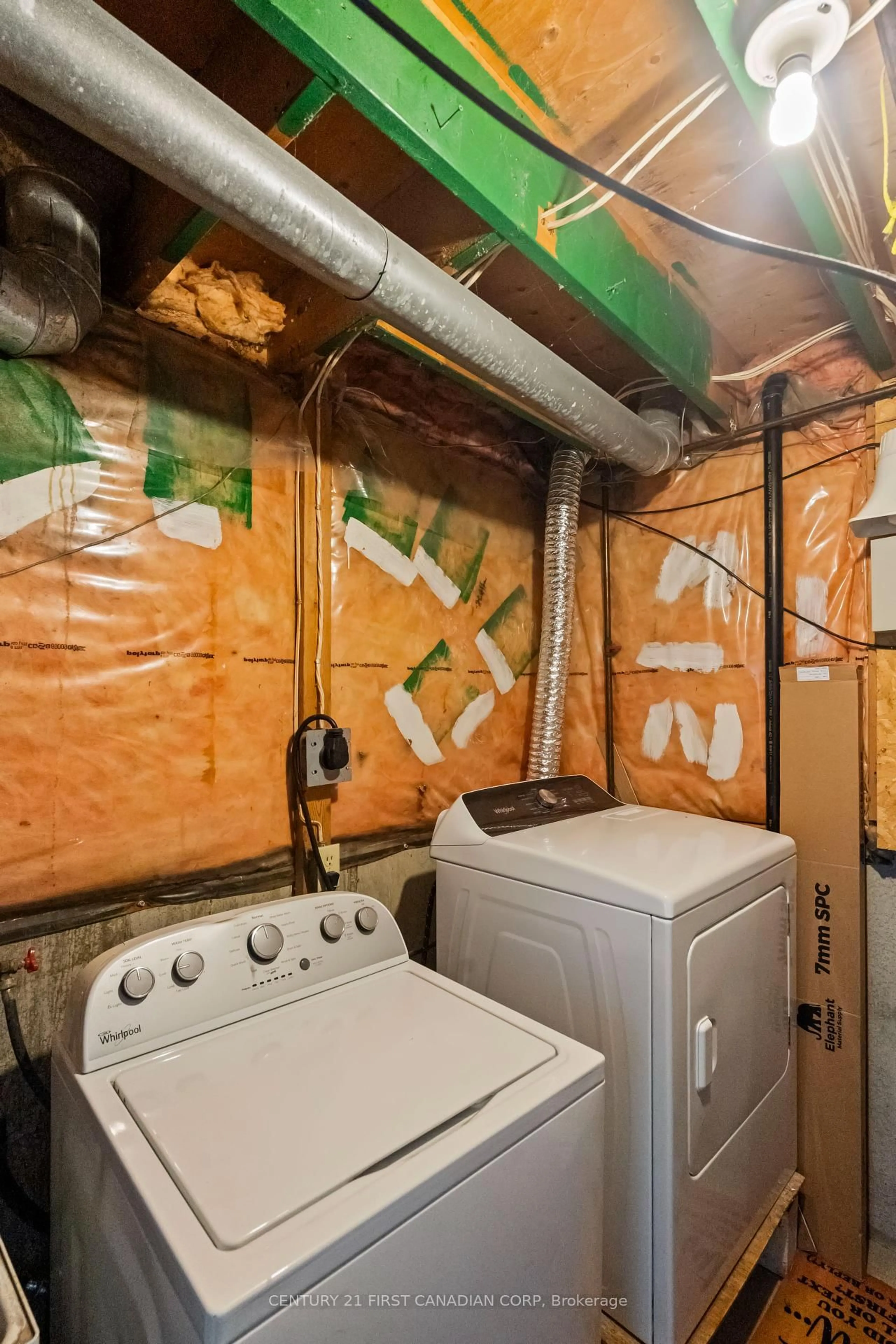 Laundry room for 139 Kimberley Ave, London South Ontario N5Z 4Z2