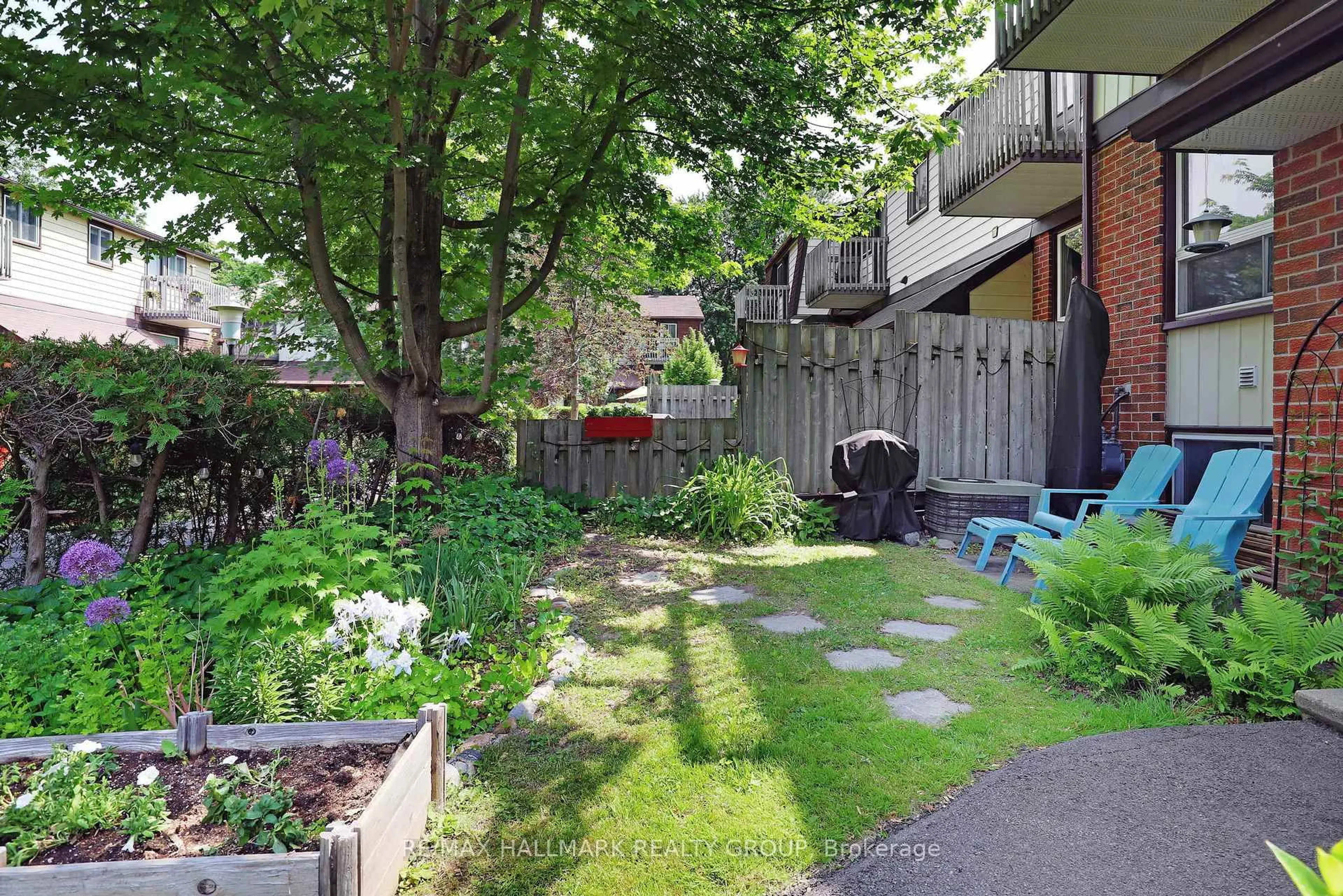 Patio, street for 405 Montfort St #8, Ottawa Ontario K1L 8G8