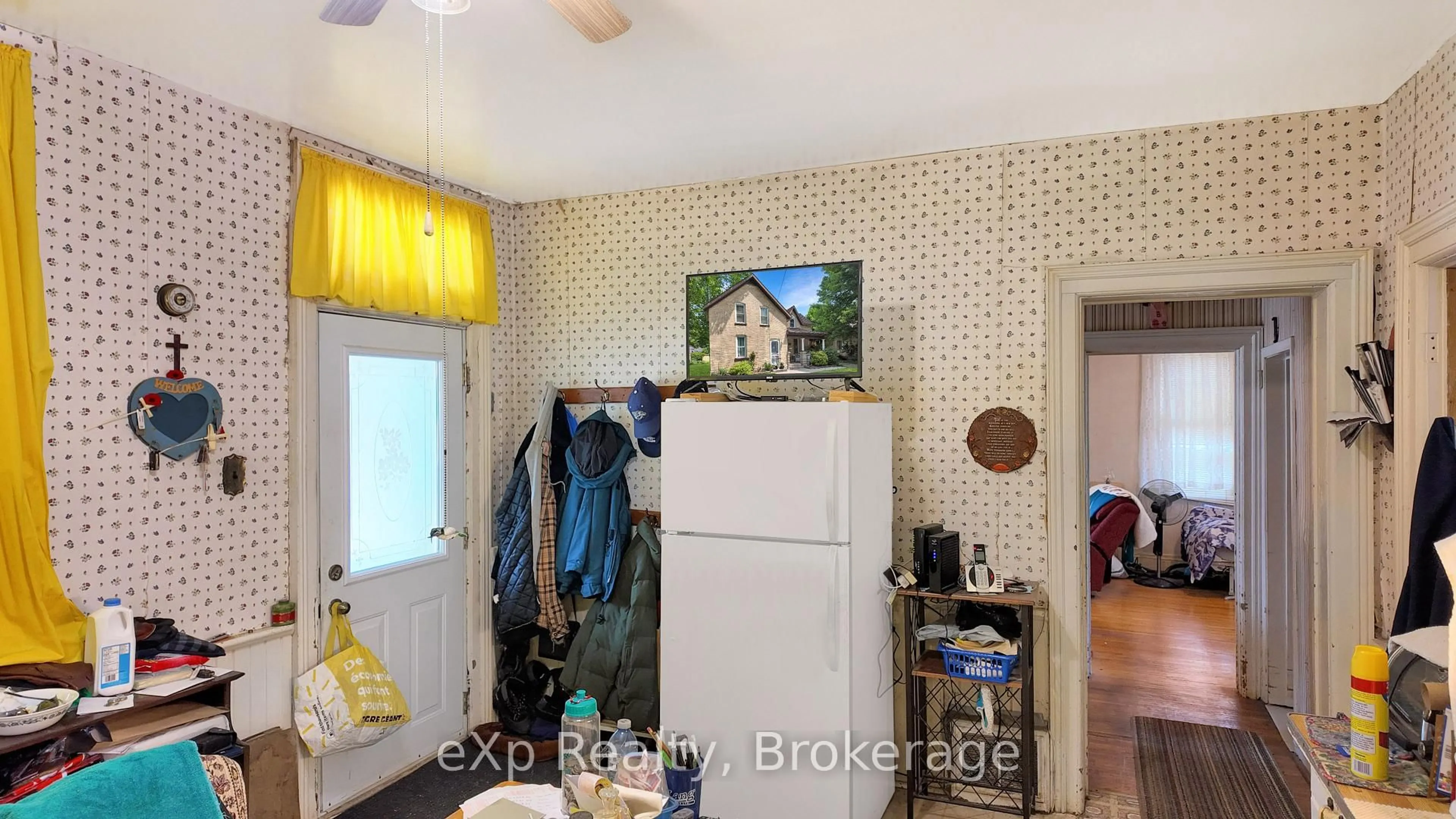 A pic of a room for 108 AMELIA St, Brockton Ontario N0G 2V0