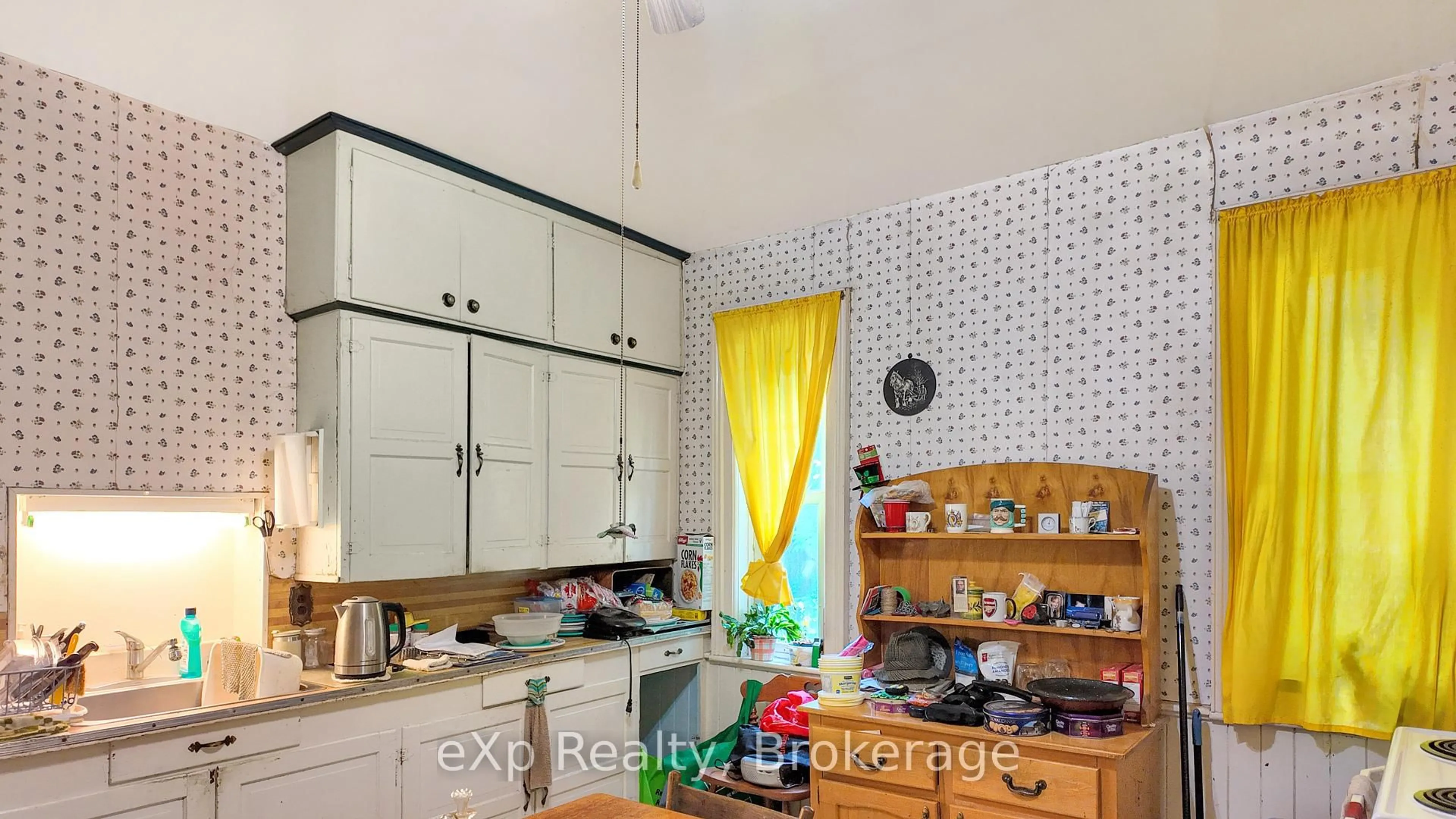 Standard kitchen, unknown for 108 AMELIA St, Brockton Ontario N0G 2V0