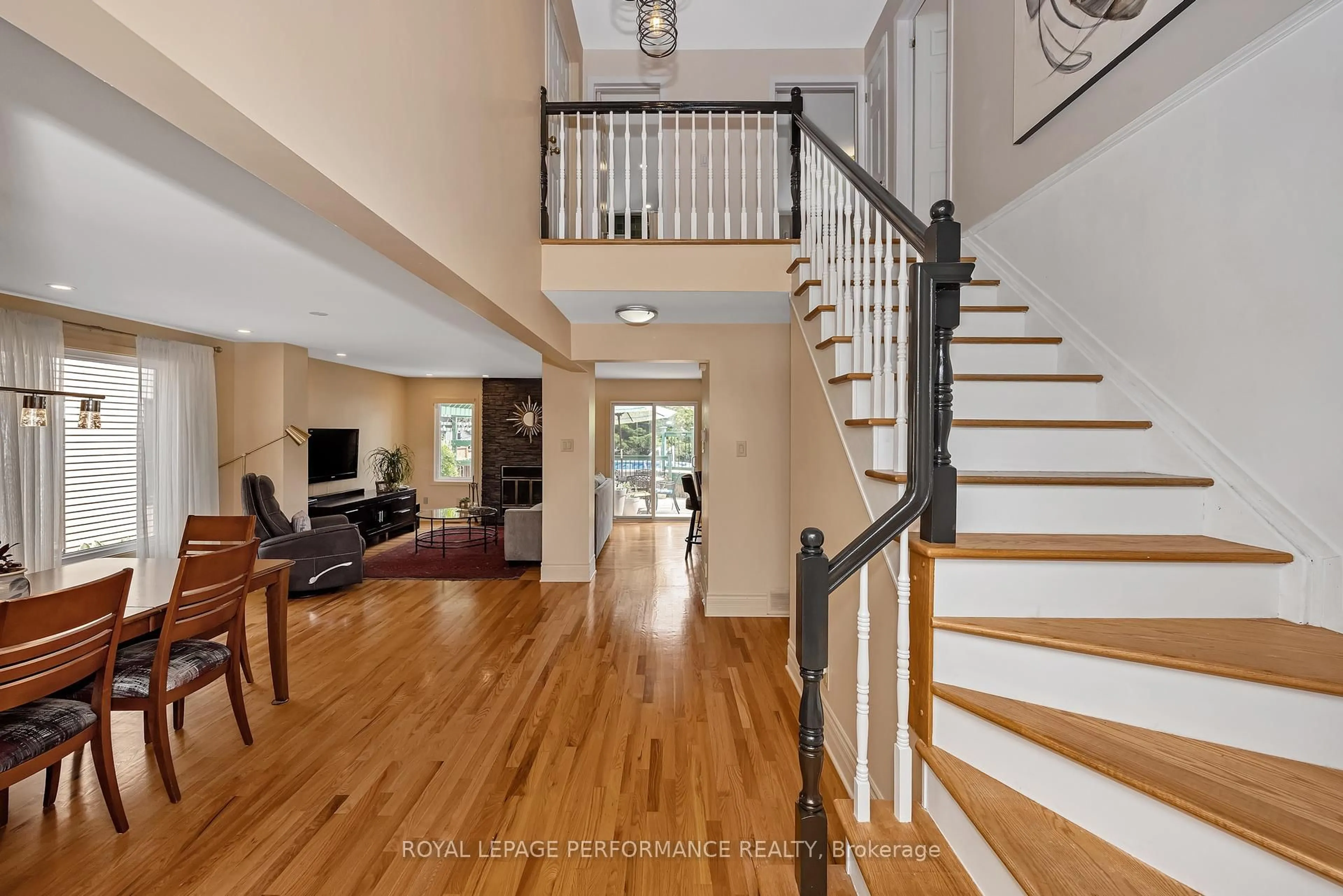 Indoor entryway for 1756 Windflower Way, Orleans Ontario K1C 5Y5