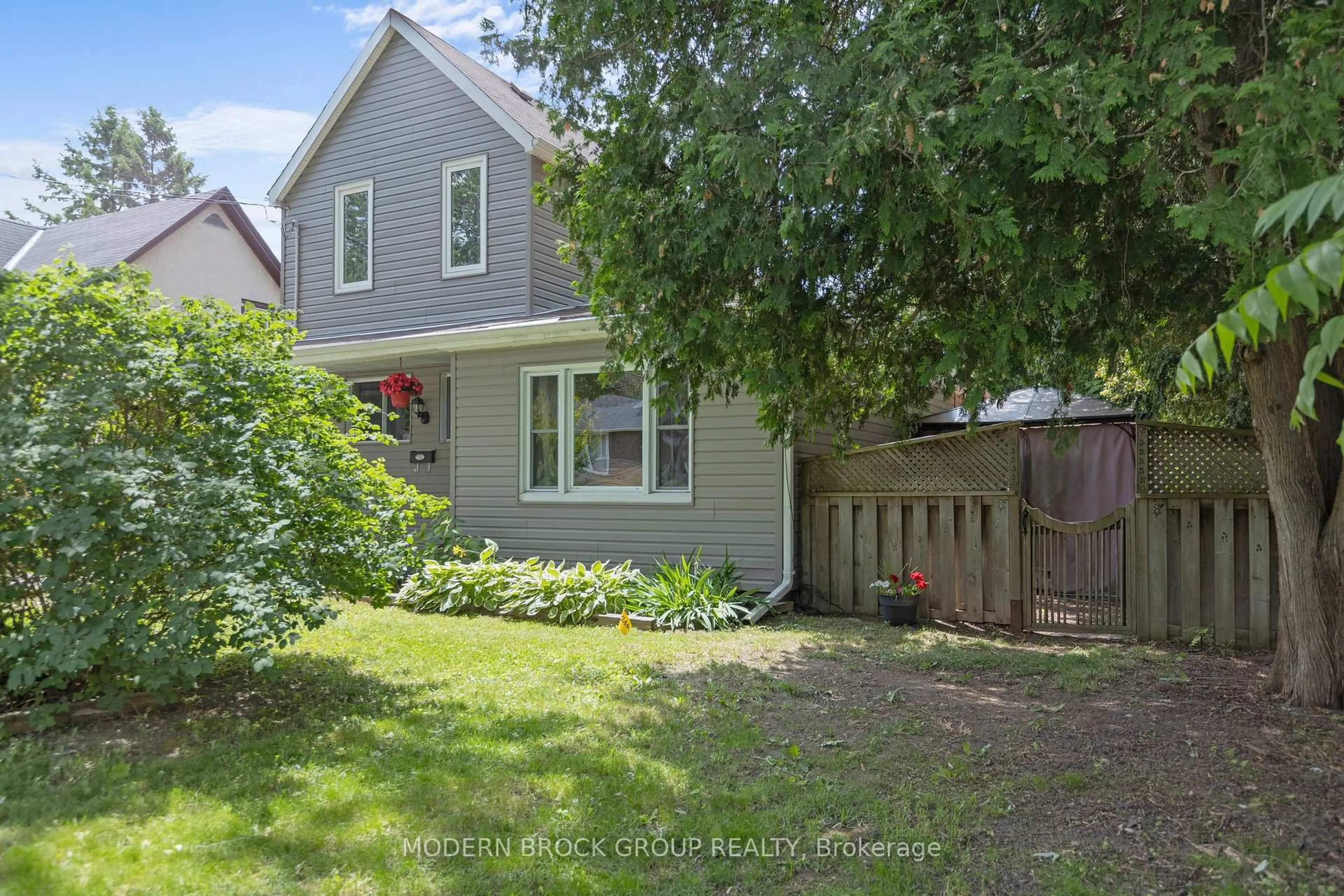 Unknown for 162 First Ave, Brockville Ontario K6V 3B5