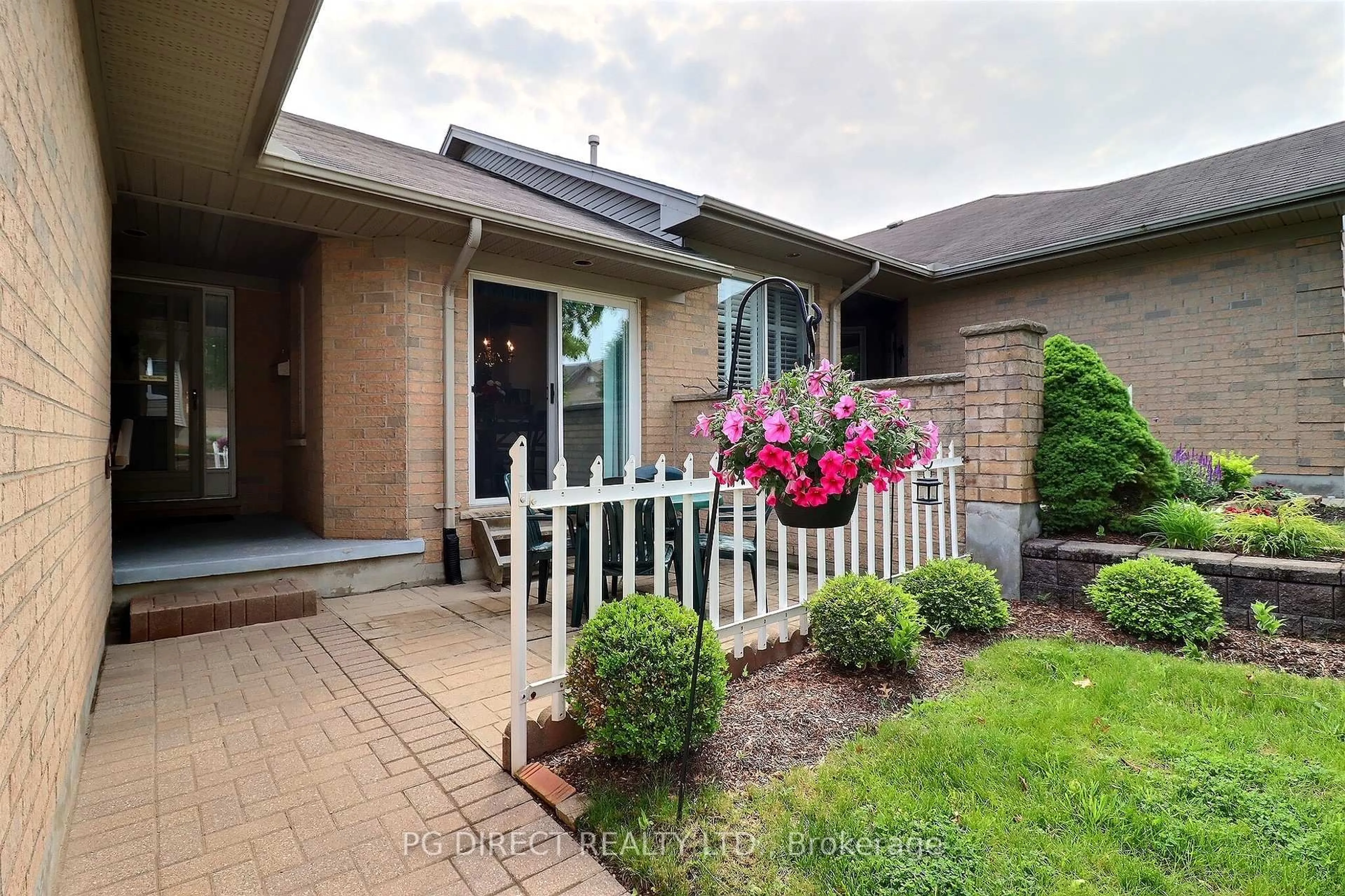 Home with brick exterior material, street for 861 Shelborne St #4, London South Ontario N5Z 5C5
