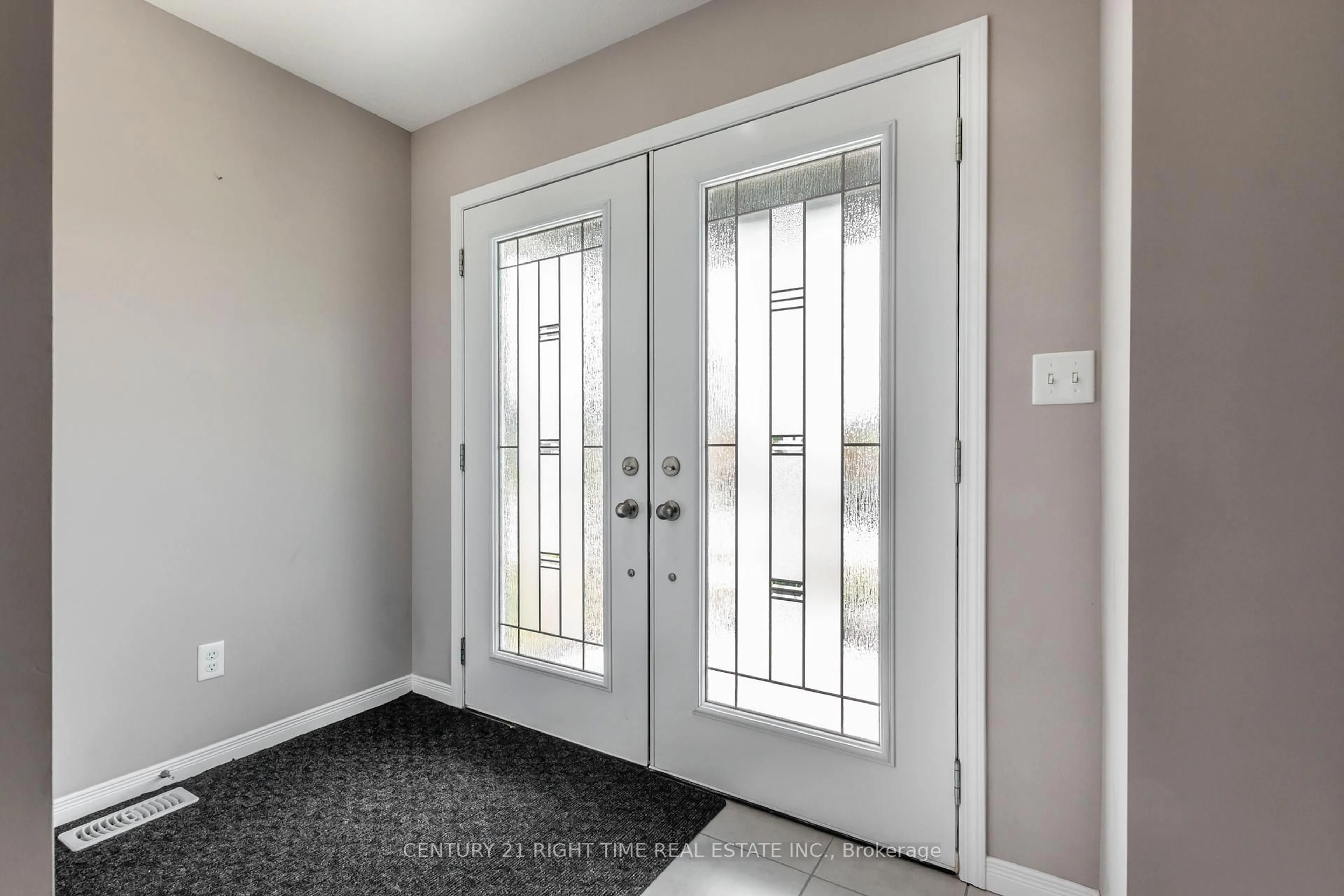 Indoor entryway for 508 Netherwood Cres, Kitchener Ontario N2P 0B6