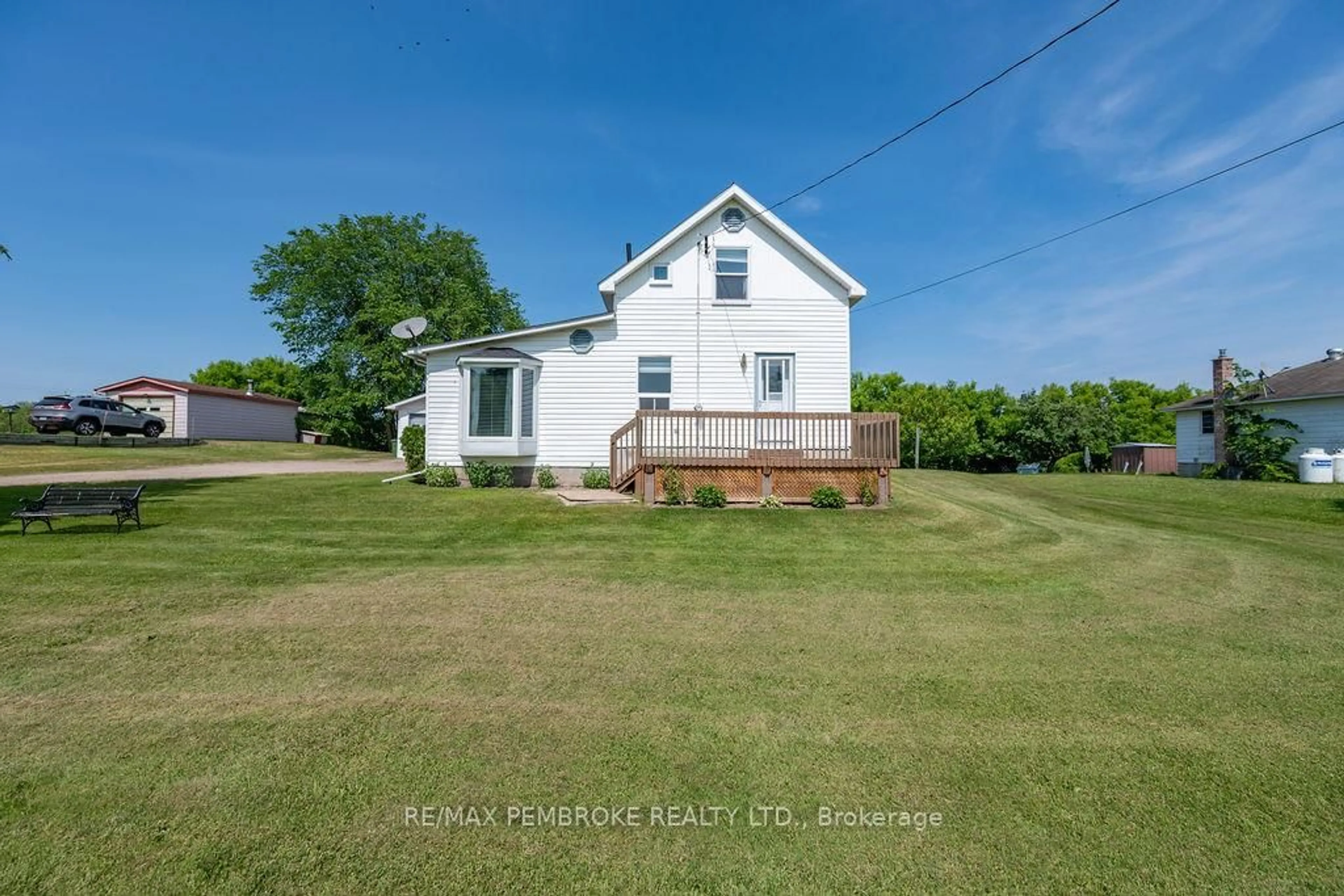 A pic from outside/outdoor area/front of a property/back of a property/a pic from drone, building for 46 Forest Park Rd, Pembroke Ontario K8A 6W2