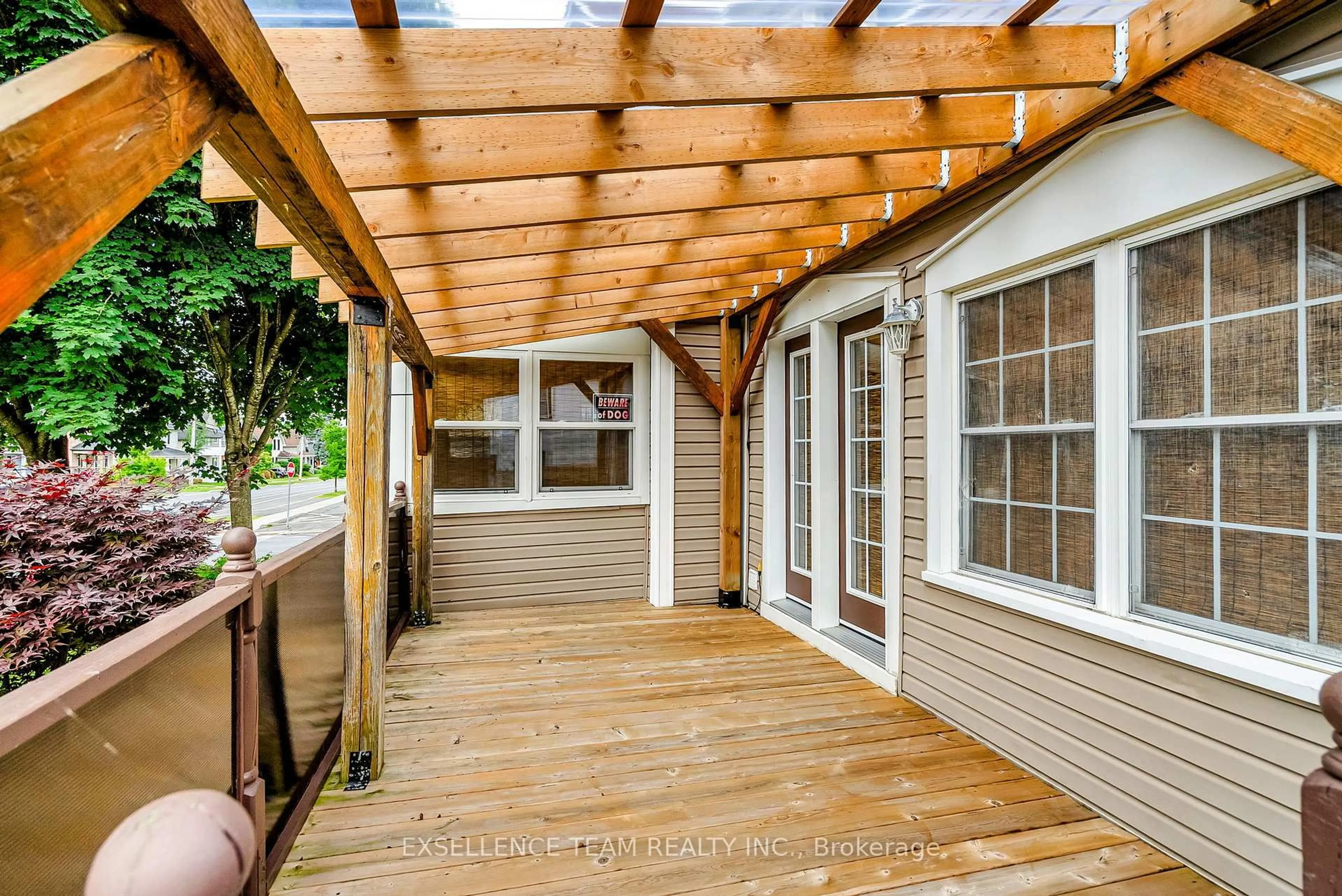 Patio, street for 303 Fifth St, Cornwall Ontario K6H 2L9