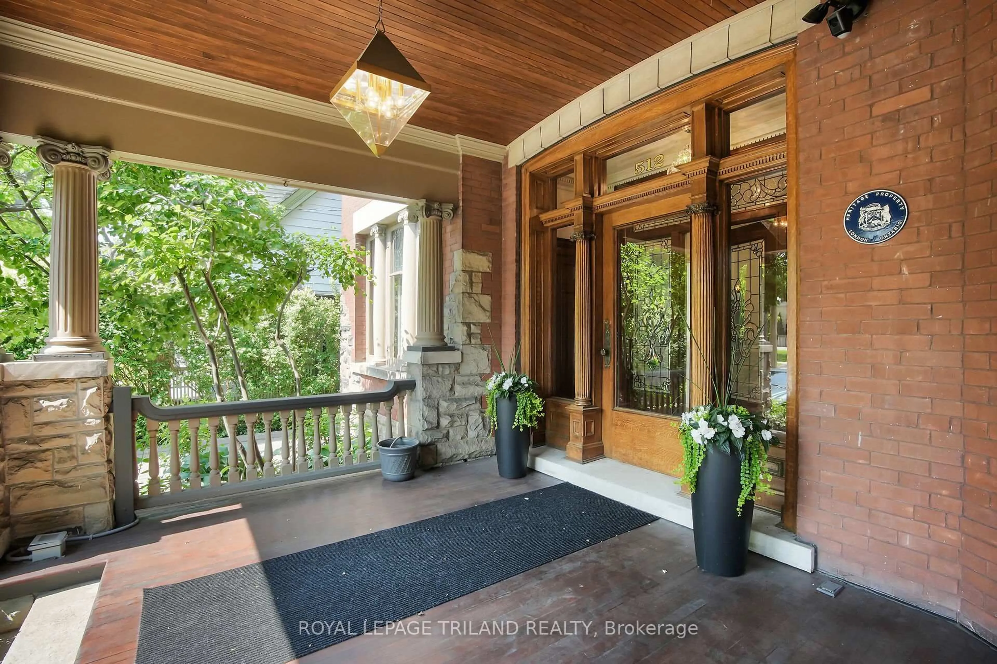Indoor entryway for 512 Colborne St, London East Ontario N6B 2T5