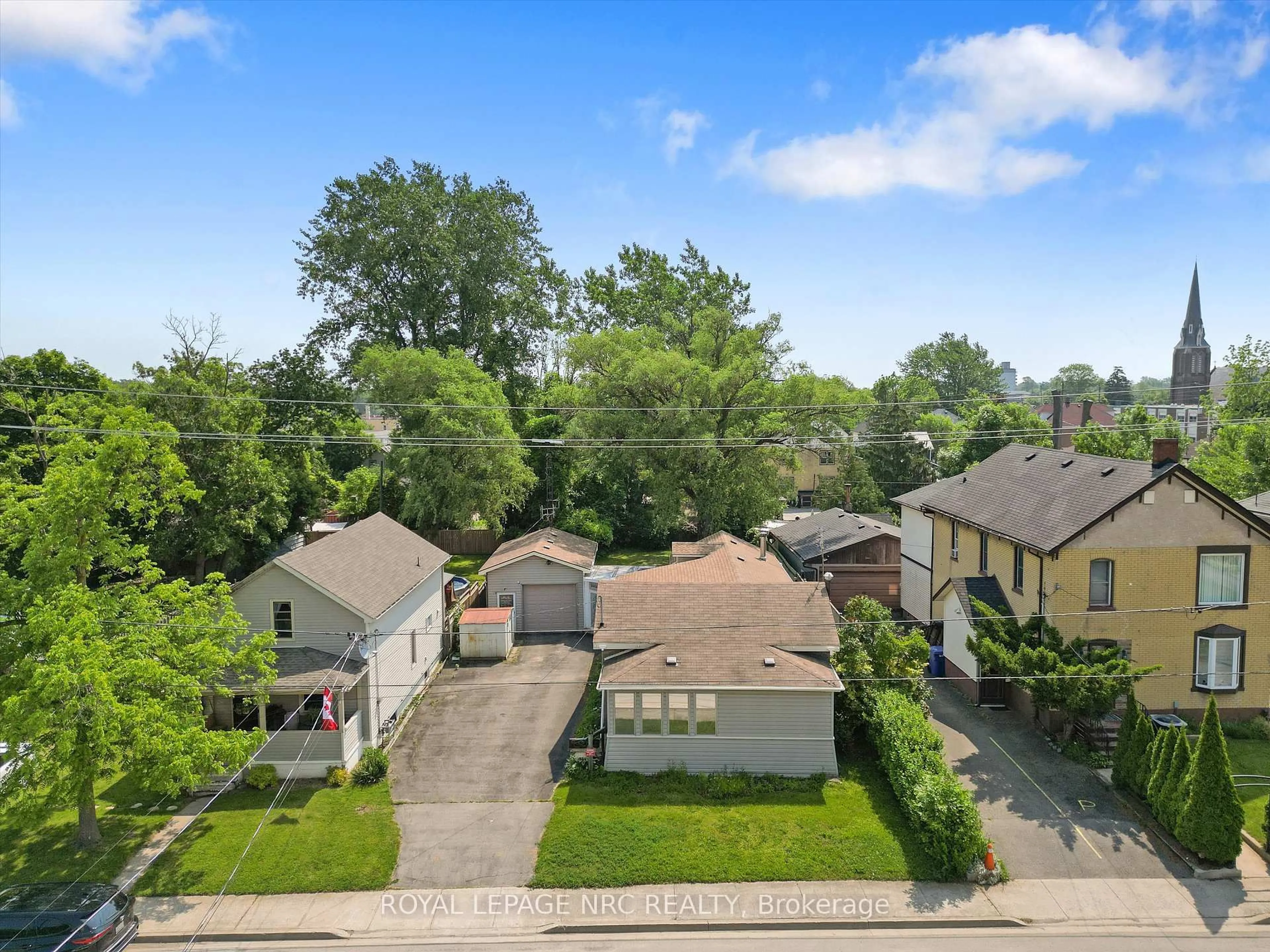 A pic from outside/outdoor area/front of a property/back of a property/a pic from drone, street for 4560 Second Ave, Niagara Falls Ontario L2E 4H4