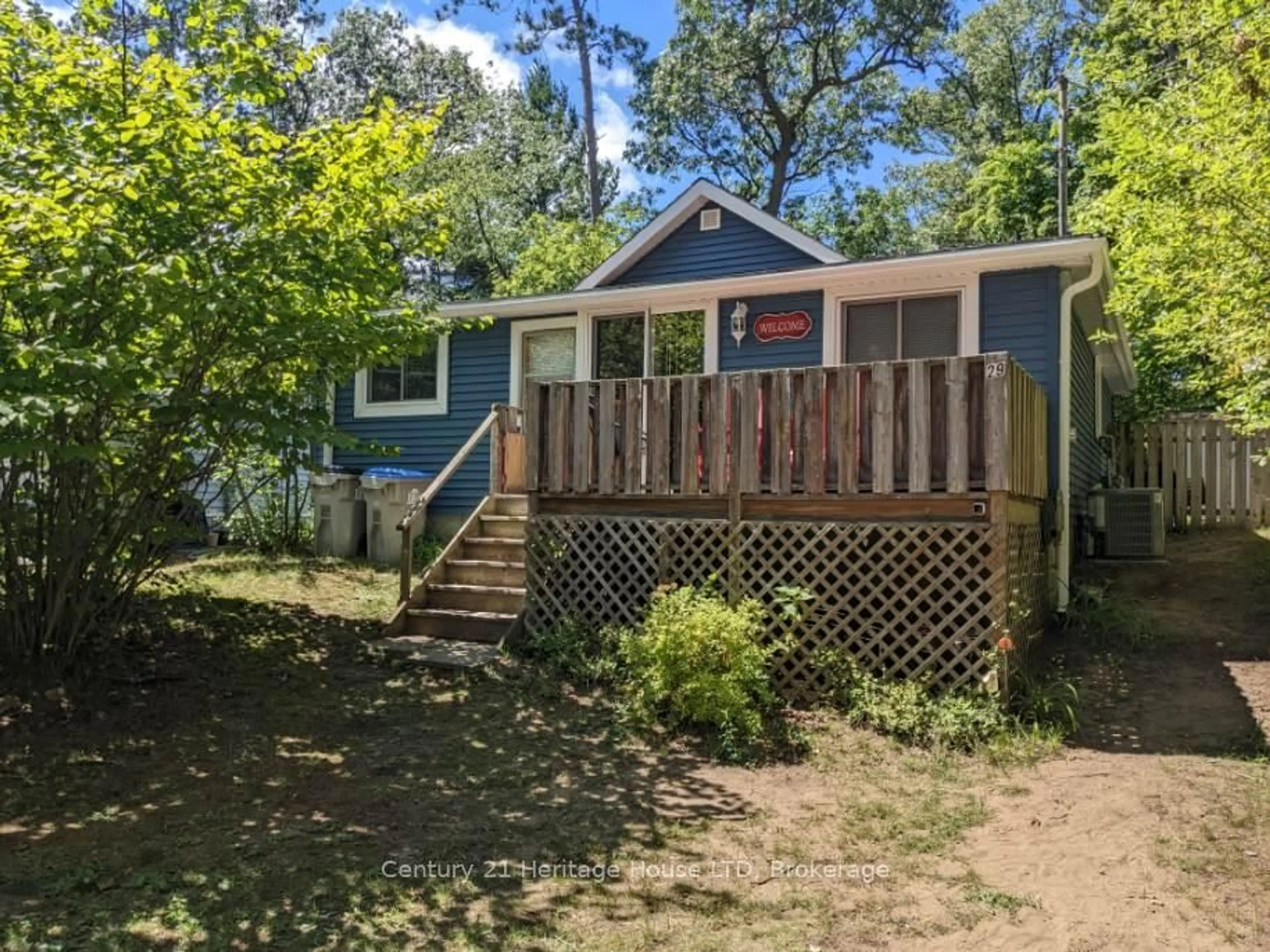 A pic from outside/outdoor area/front of a property/back of a property/a pic from drone, unknown for 29 Elmwood Ave, Lambton Shores Ontario L0S 1E4