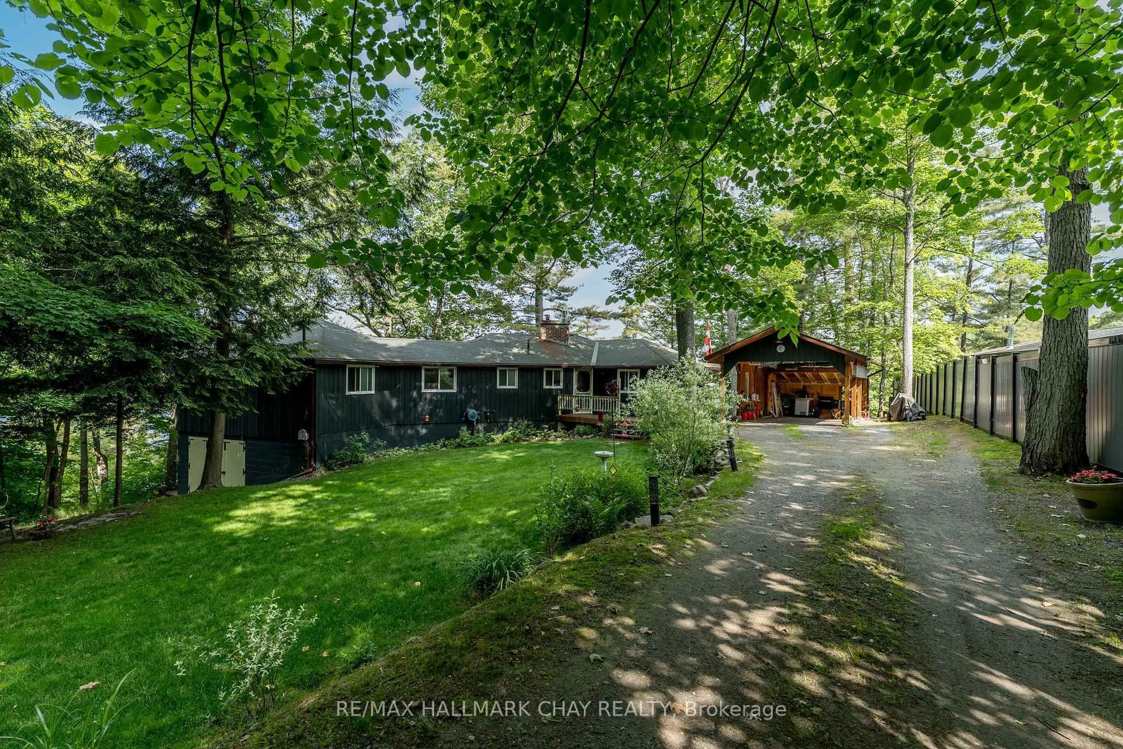 A pic from outside/outdoor area/front of a property/back of a property/a pic from drone, unknown for 8 eagle ridge Lane, McDougall Ontario P2A 2W9