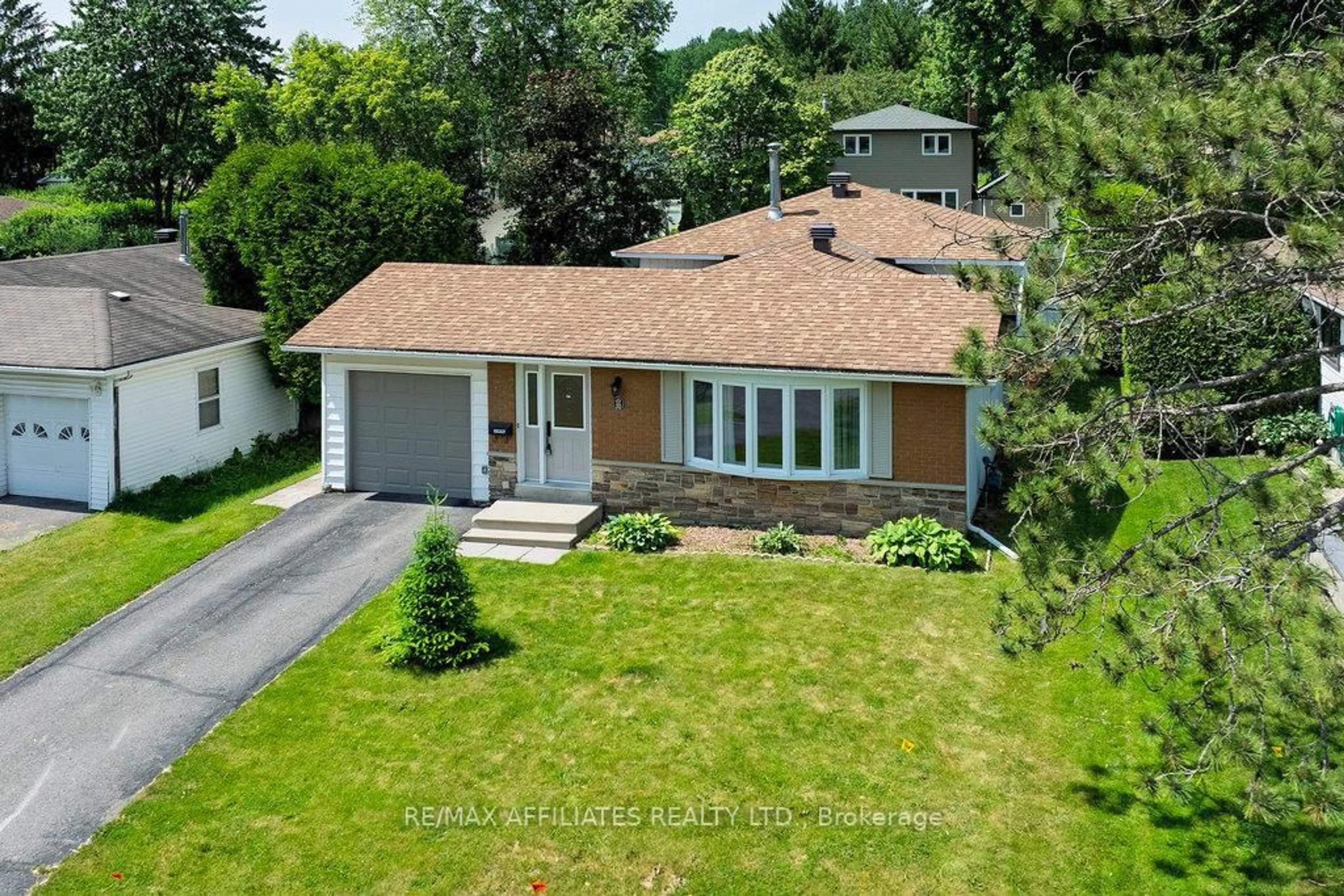 A pic from outside/outdoor area/front of a property/back of a property/a pic from drone, street for 22 Red Maple Cres, Ottawa Ontario K1B 3Z3