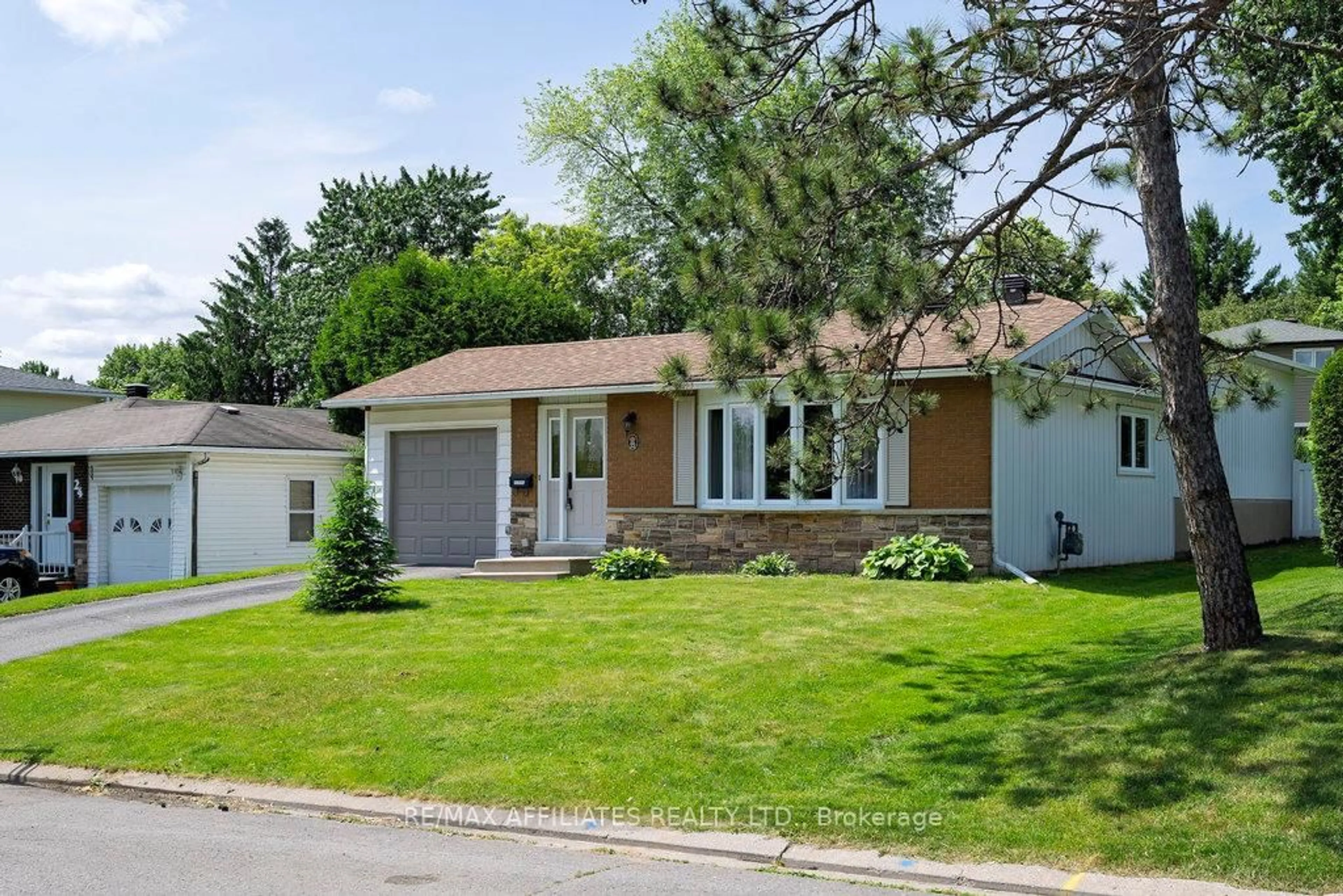Home with vinyl exterior material, street for 22 Red Maple Cres, Ottawa Ontario K1B 3Z3