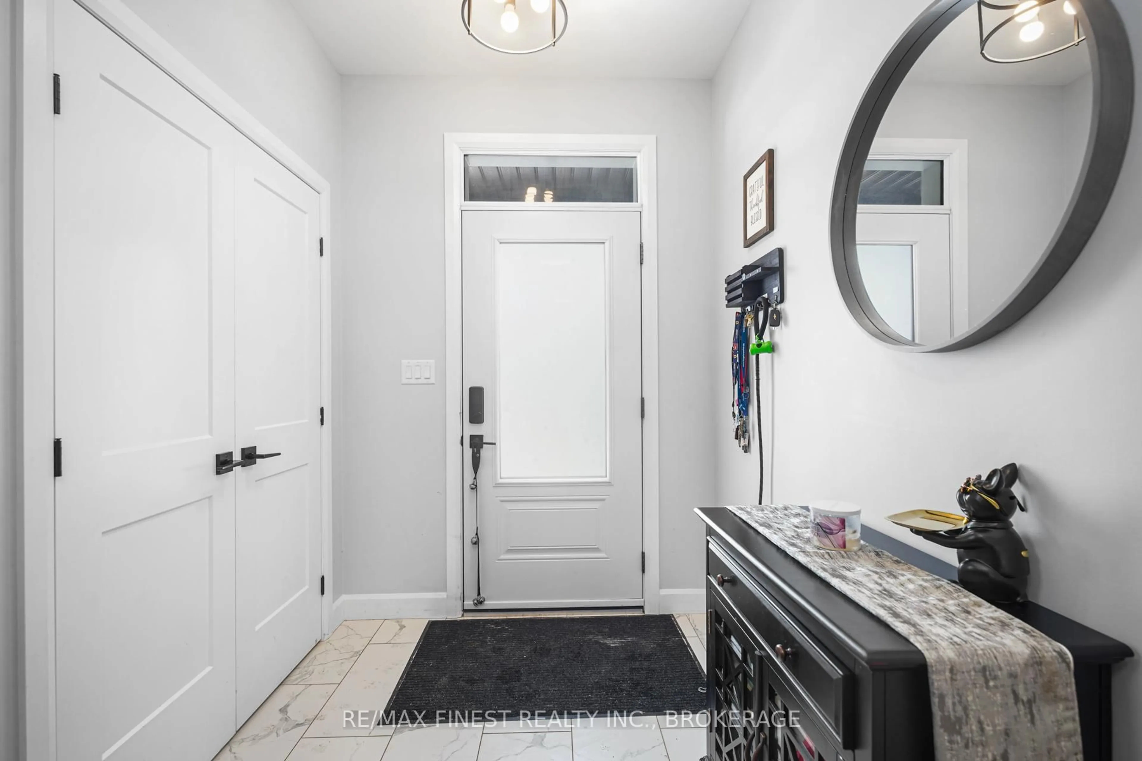 Indoor entryway for 15 Dusenbury Dr, Bissett Creek Ontario K0H 2H0
