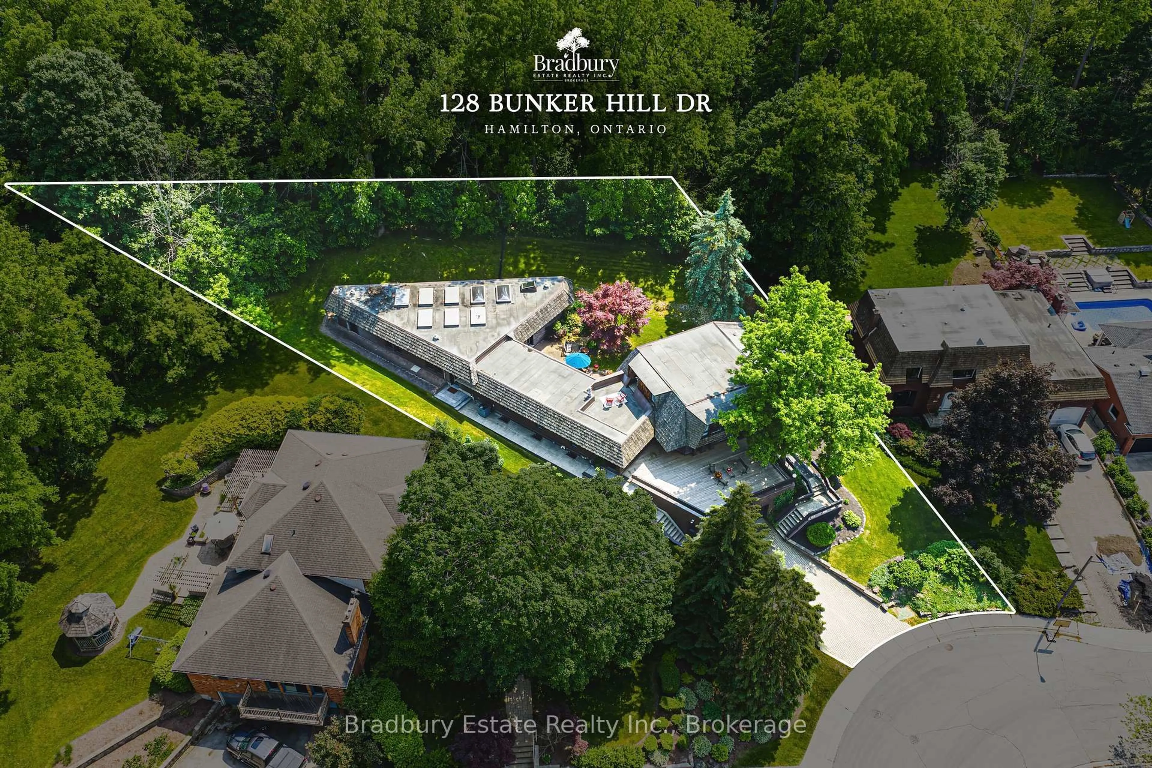 A pic from outside/outdoor area/front of a property/back of a property/a pic from drone, unknown for 128 Bunker Hill Dr, Hamilton Ontario L8K 5X5