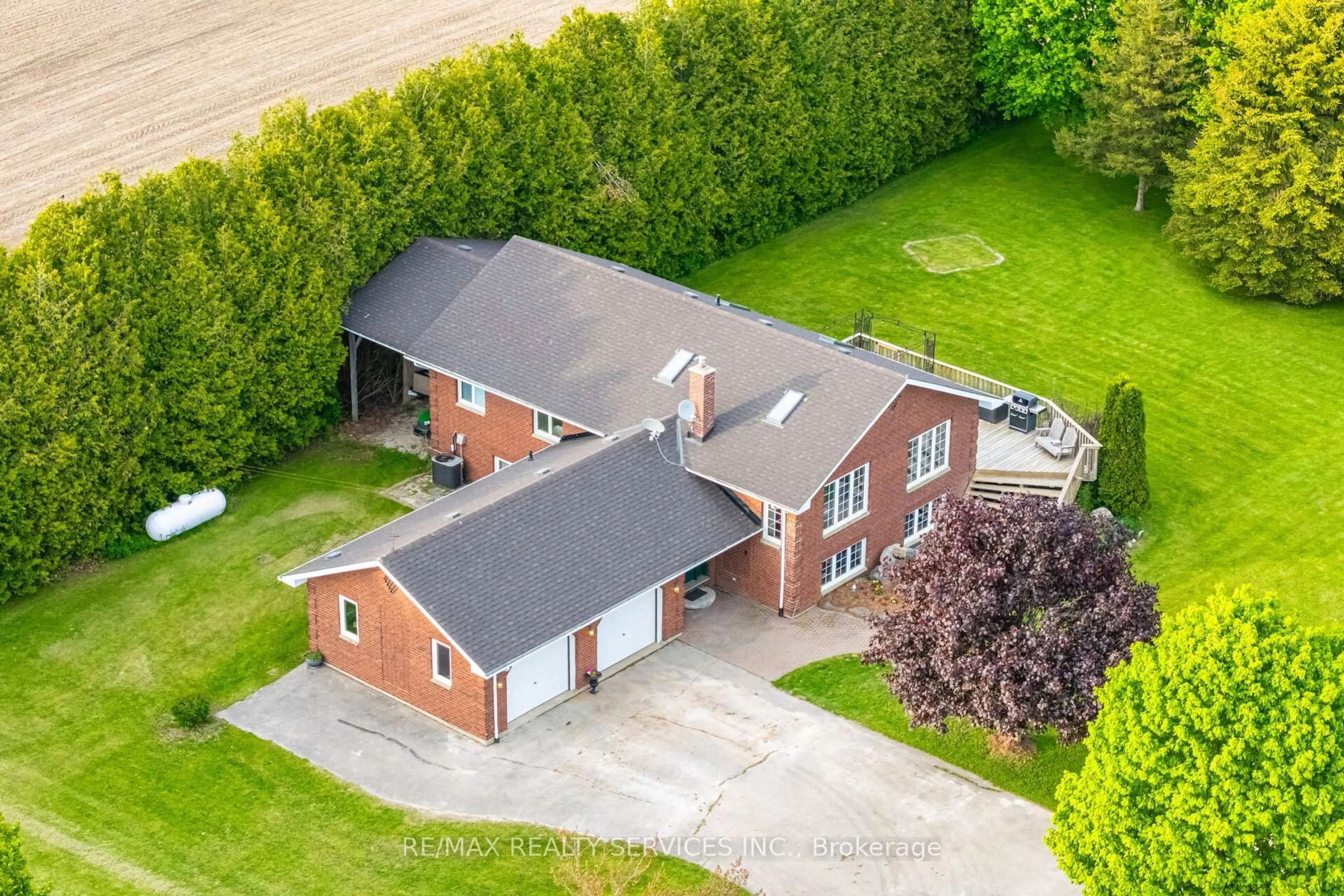A pic from outside/outdoor area/front of a property/back of a property/a pic from drone, building for 115475 27/28 Sdrd, East Luther Grand Valley Ontario L9W 0L5