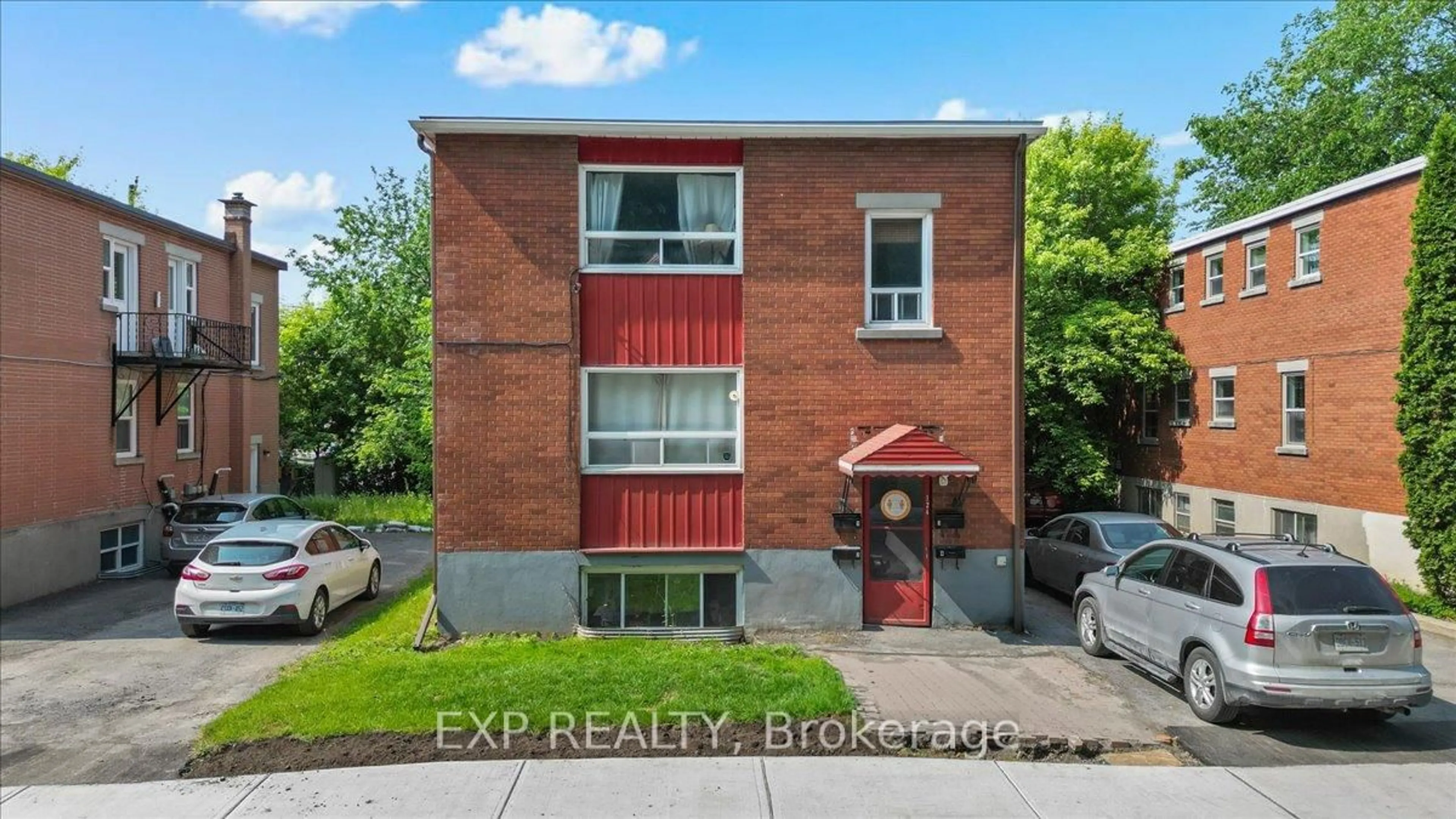 Home with brick exterior material, building for 124 Lebrun St, Ottawa Ontario K1L 5C9