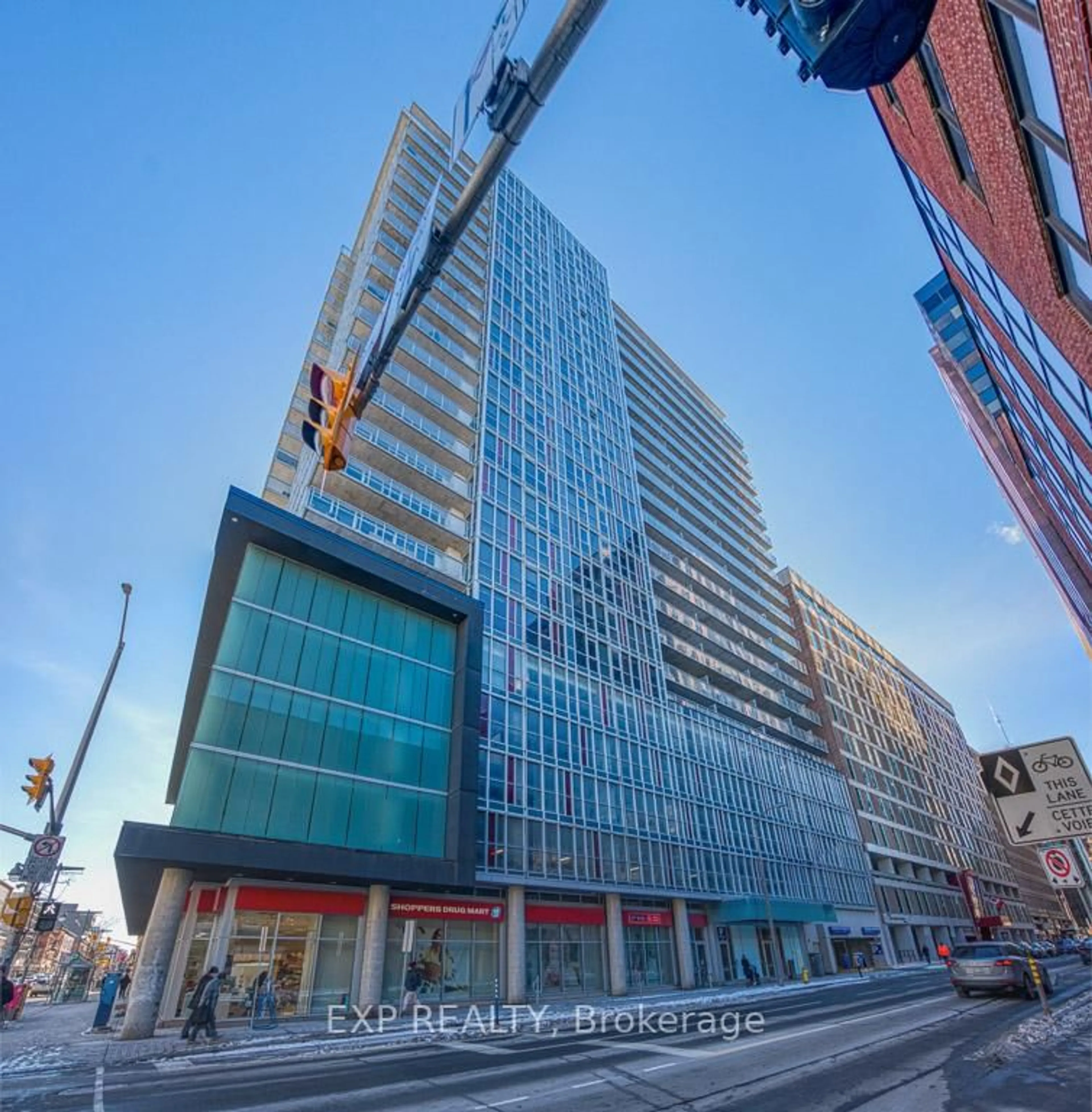 Indoor foyer for 324 Laurier Ave #2101, Ottawa Ontario K1P 0A4
