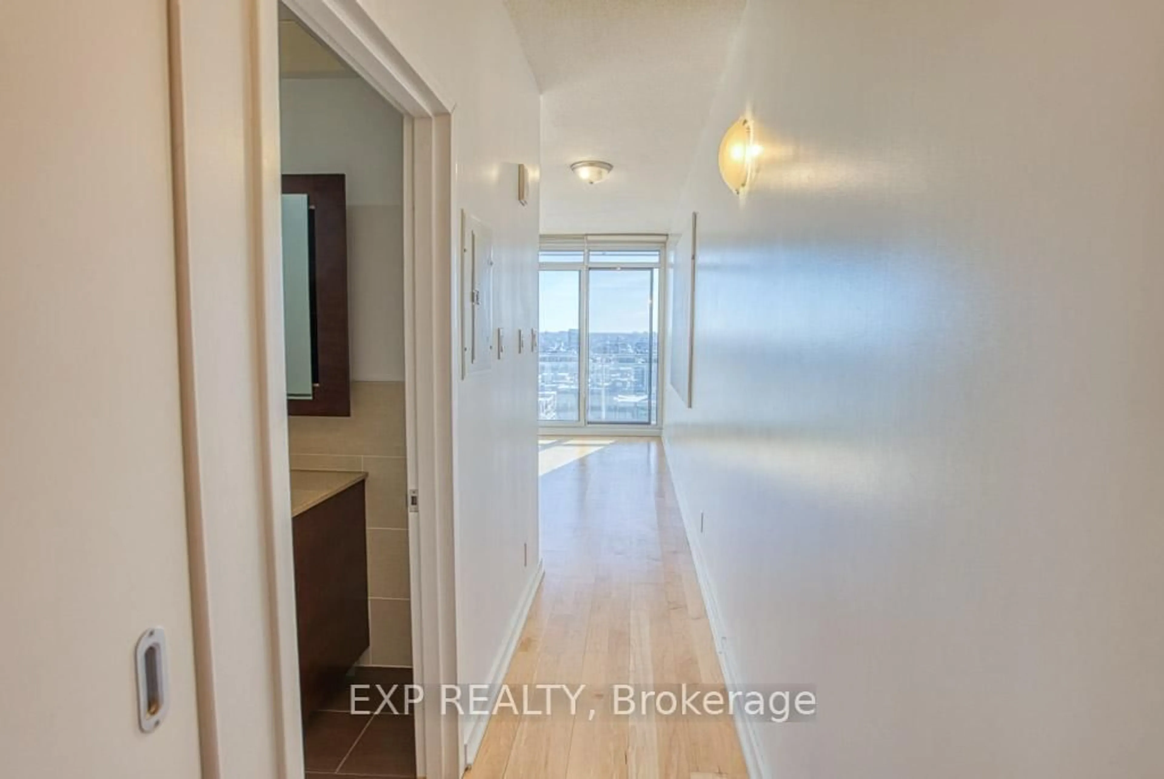 Indoor entryway for 324 Laurier Ave #2101, Ottawa Ontario K1P 0A4