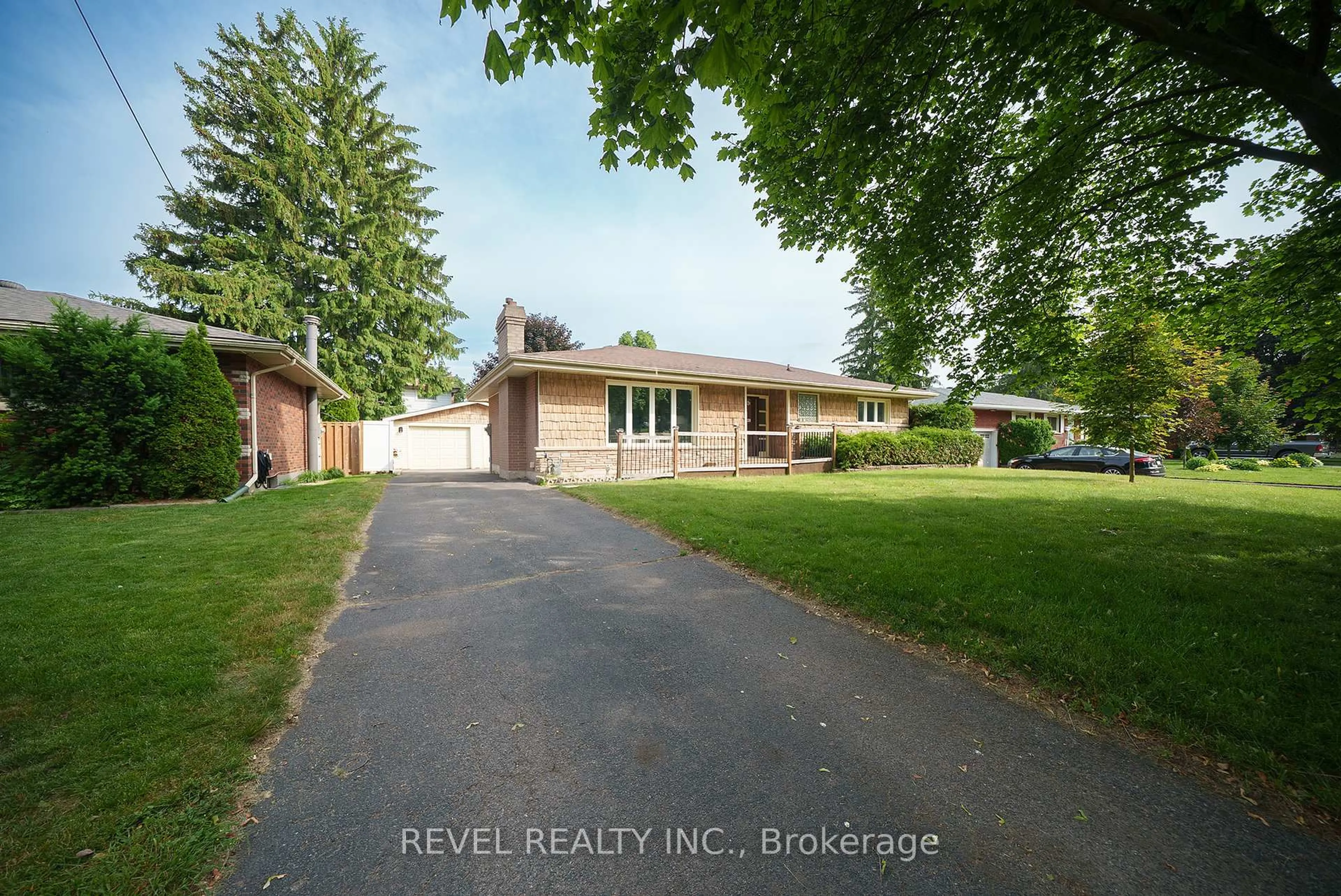 A pic from outside/outdoor area/front of a property/back of a property/a pic from drone, street for 86 Forsythe Ave, Brantford Ontario N3R 3L6
