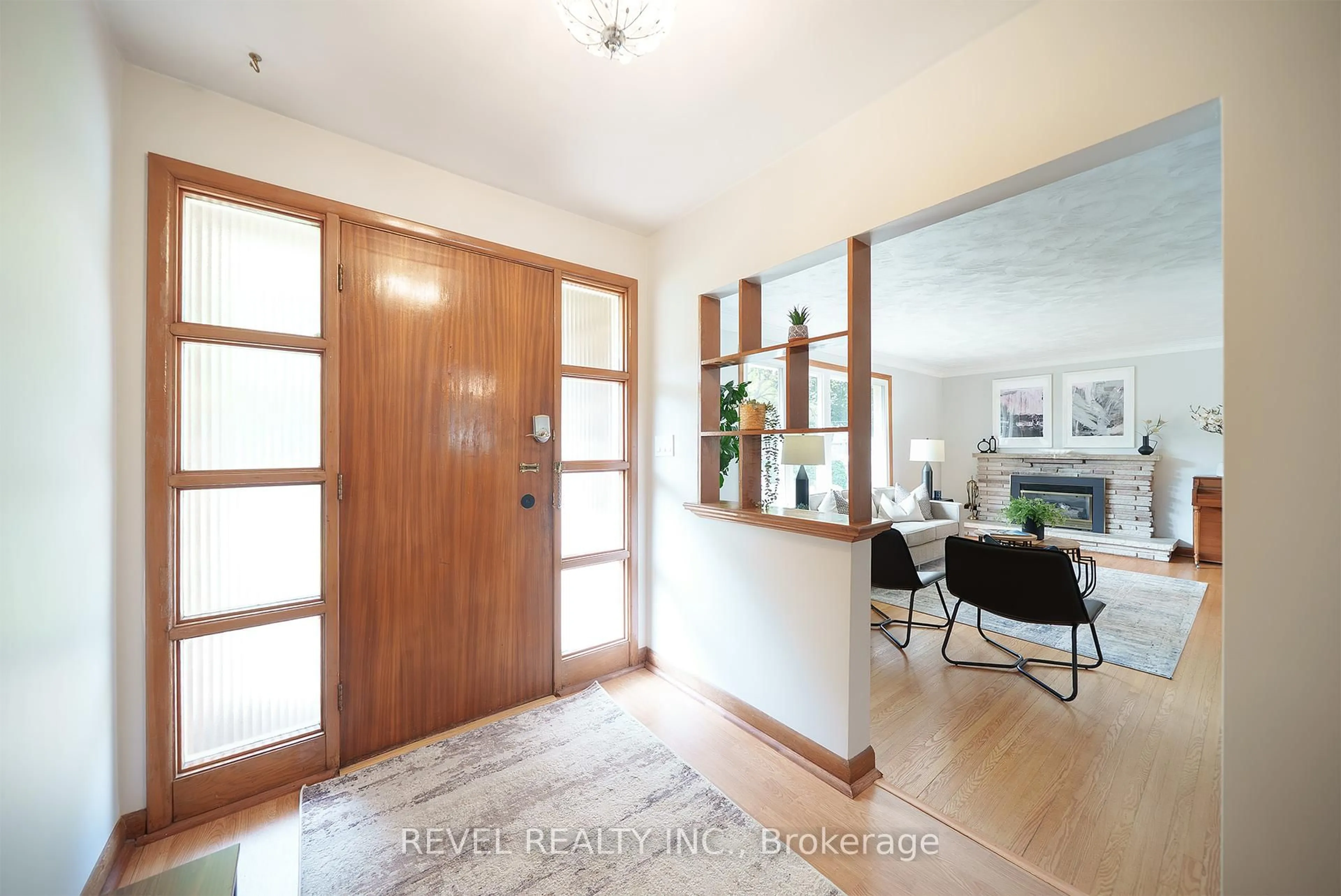 Indoor foyer for 86 Forsythe Ave, Brantford Ontario N3R 3L6