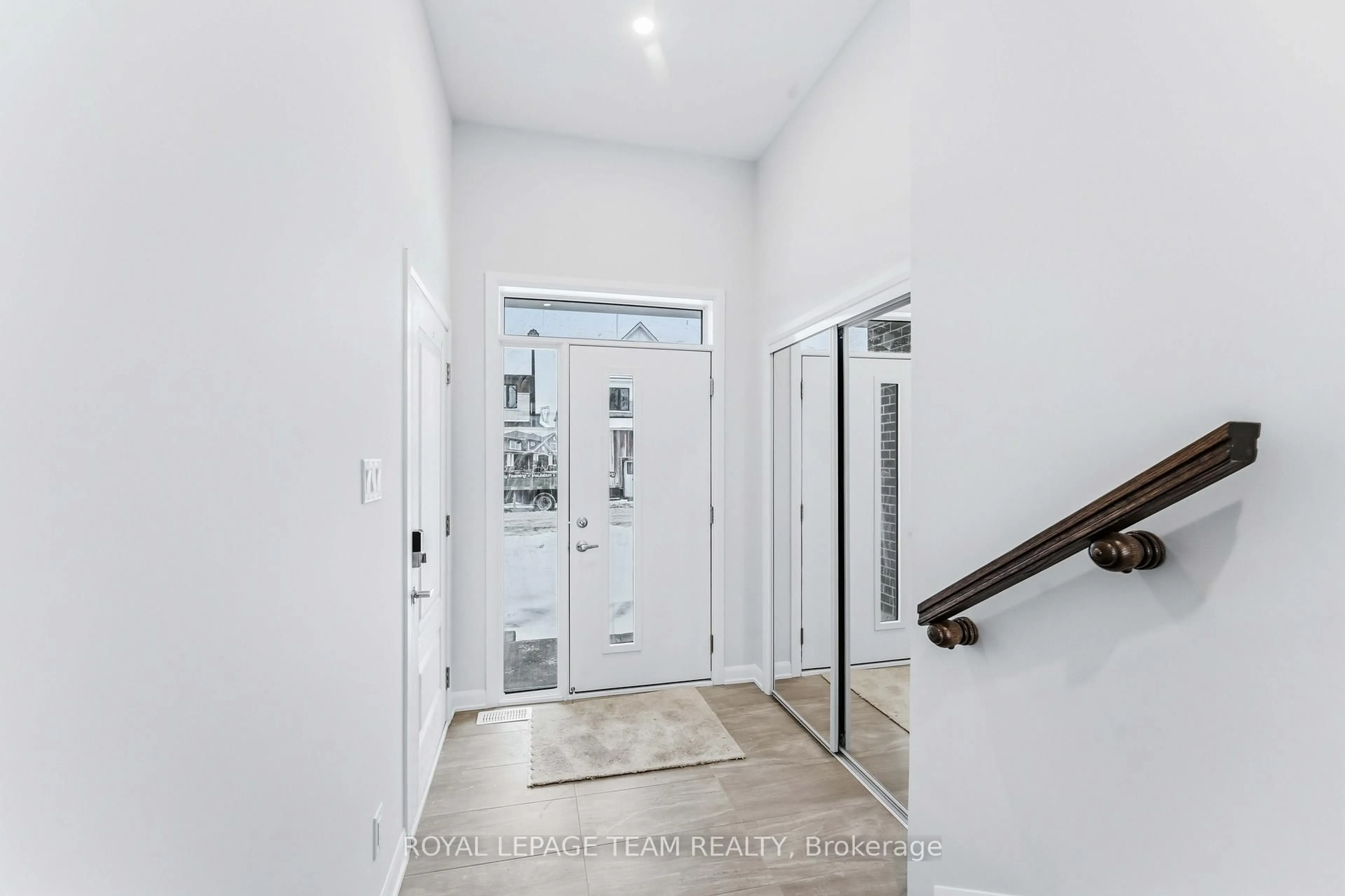 Indoor entryway for 742 Fairline Row, Kanata Ontario K2V 0V7