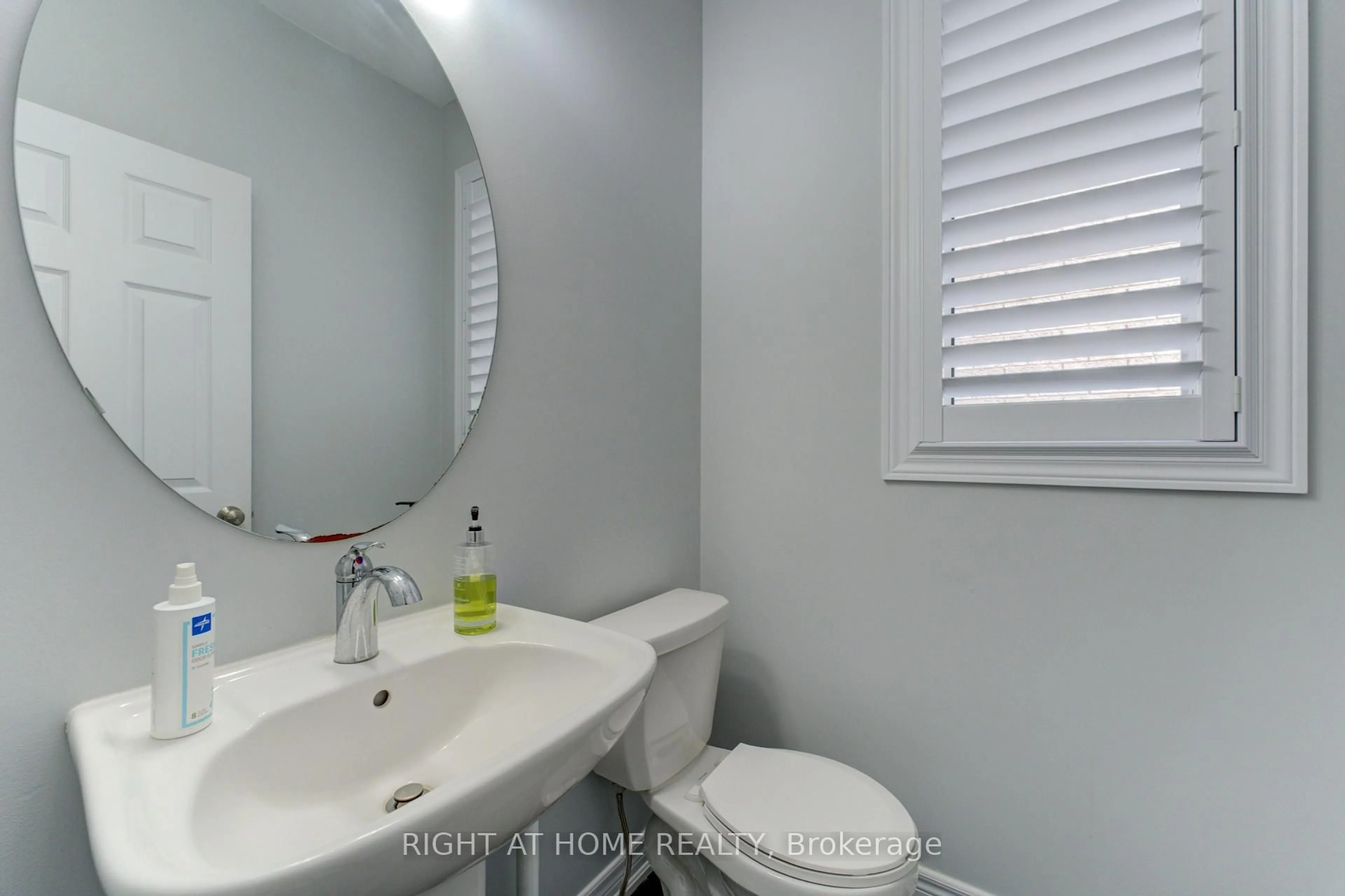 Standard bathroom, unknown for 39 Drake Ave, Brant Ontario N3L 0H9