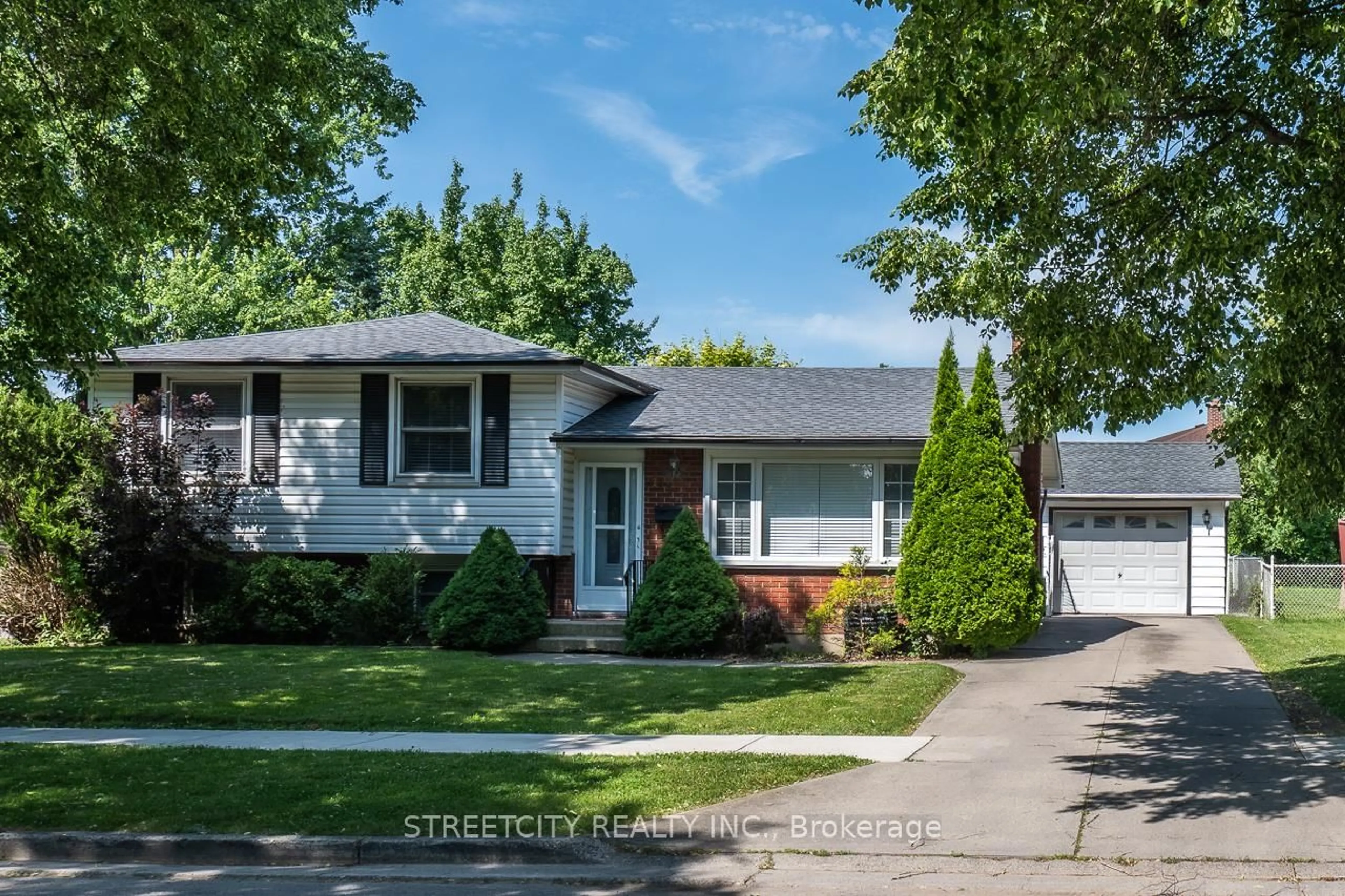 Home with vinyl exterior material, street for 729 Homestead Rd, London South Ontario N6C 4X7