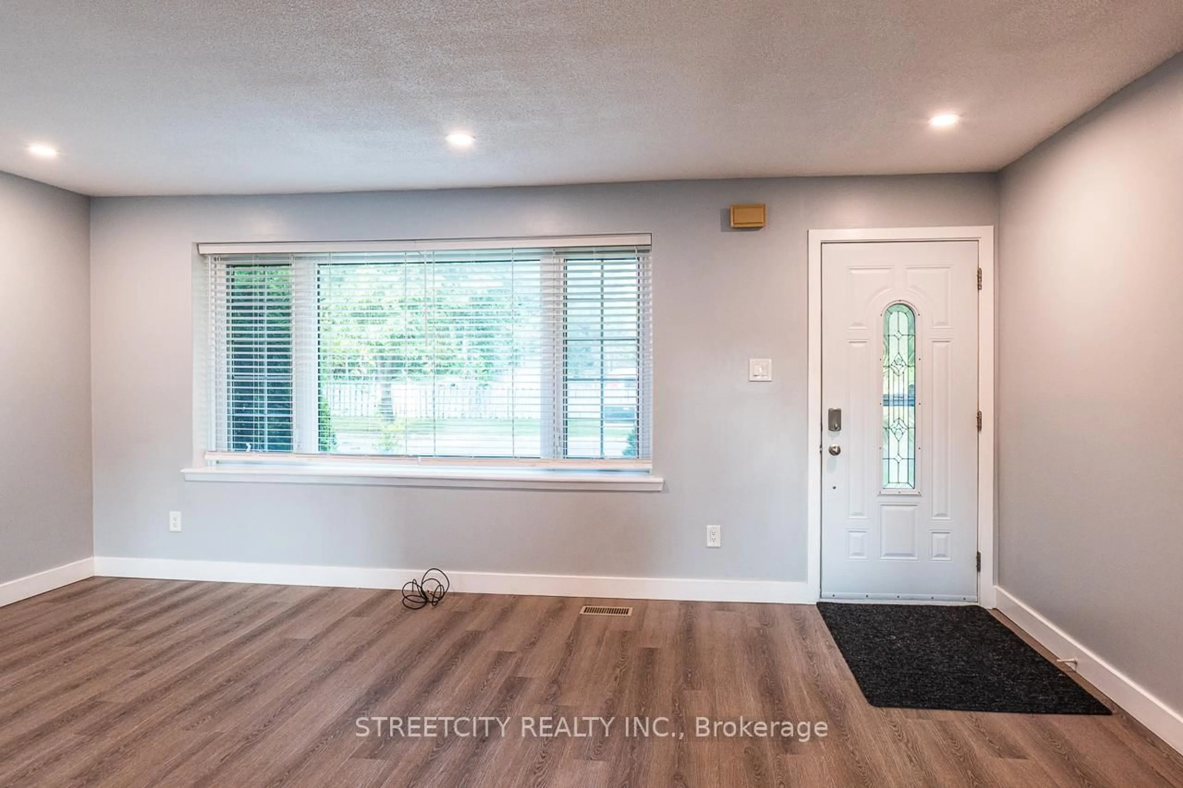 Indoor entryway for 729 Homestead Rd, London South Ontario N6C 4X7